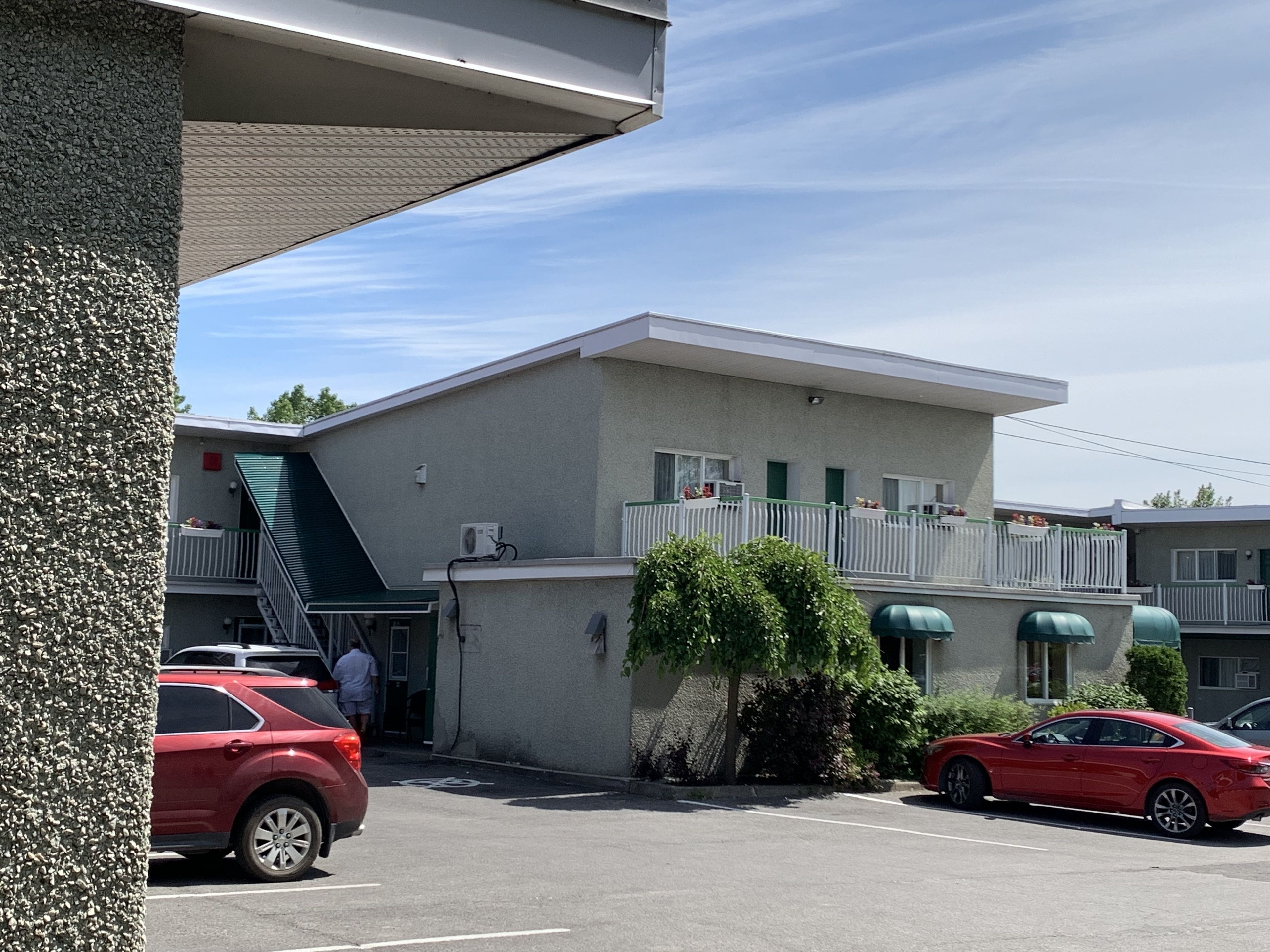 Super 8 by Wyndham Montreal