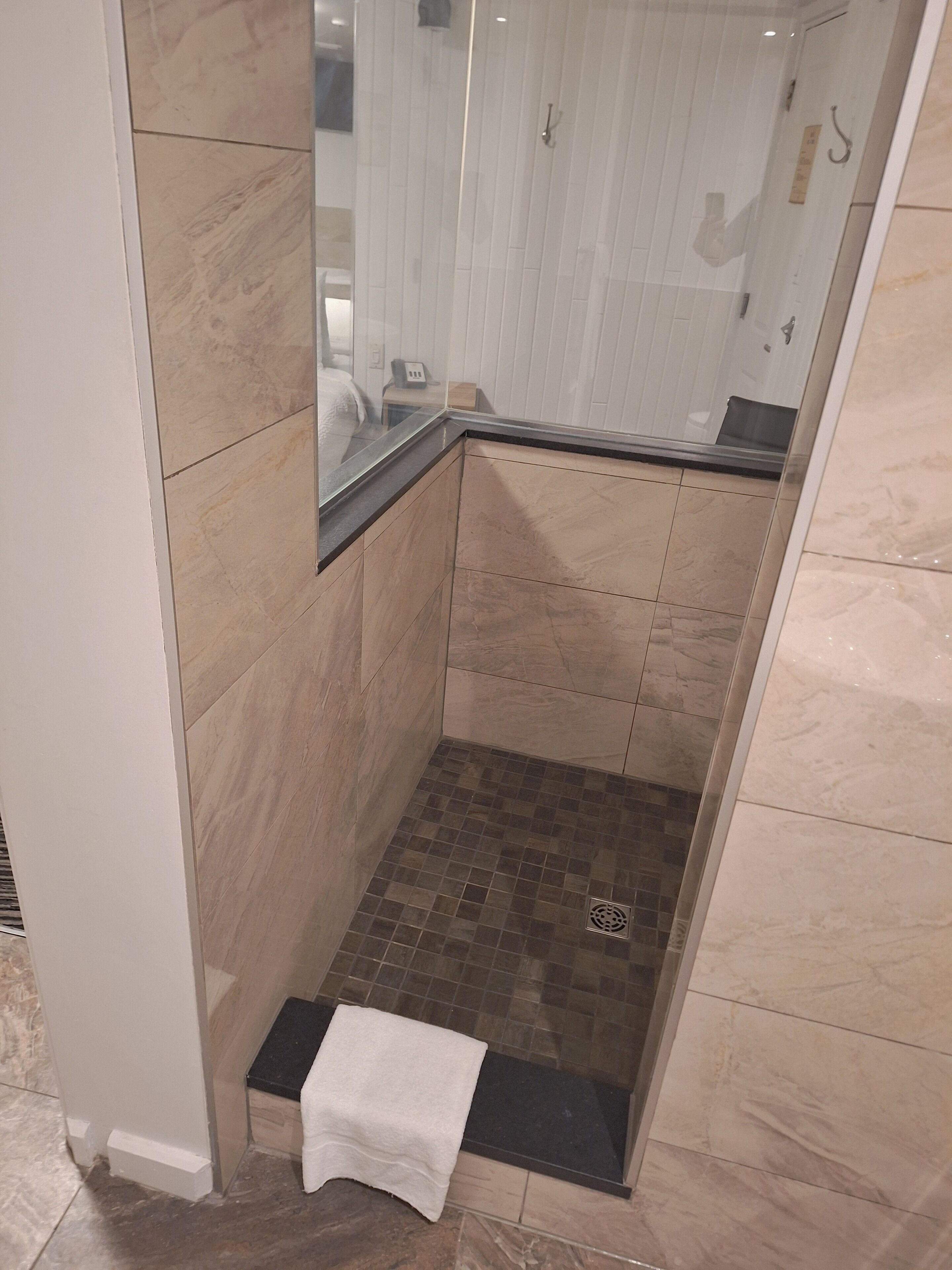 Super 8 by Wyndham Montreal