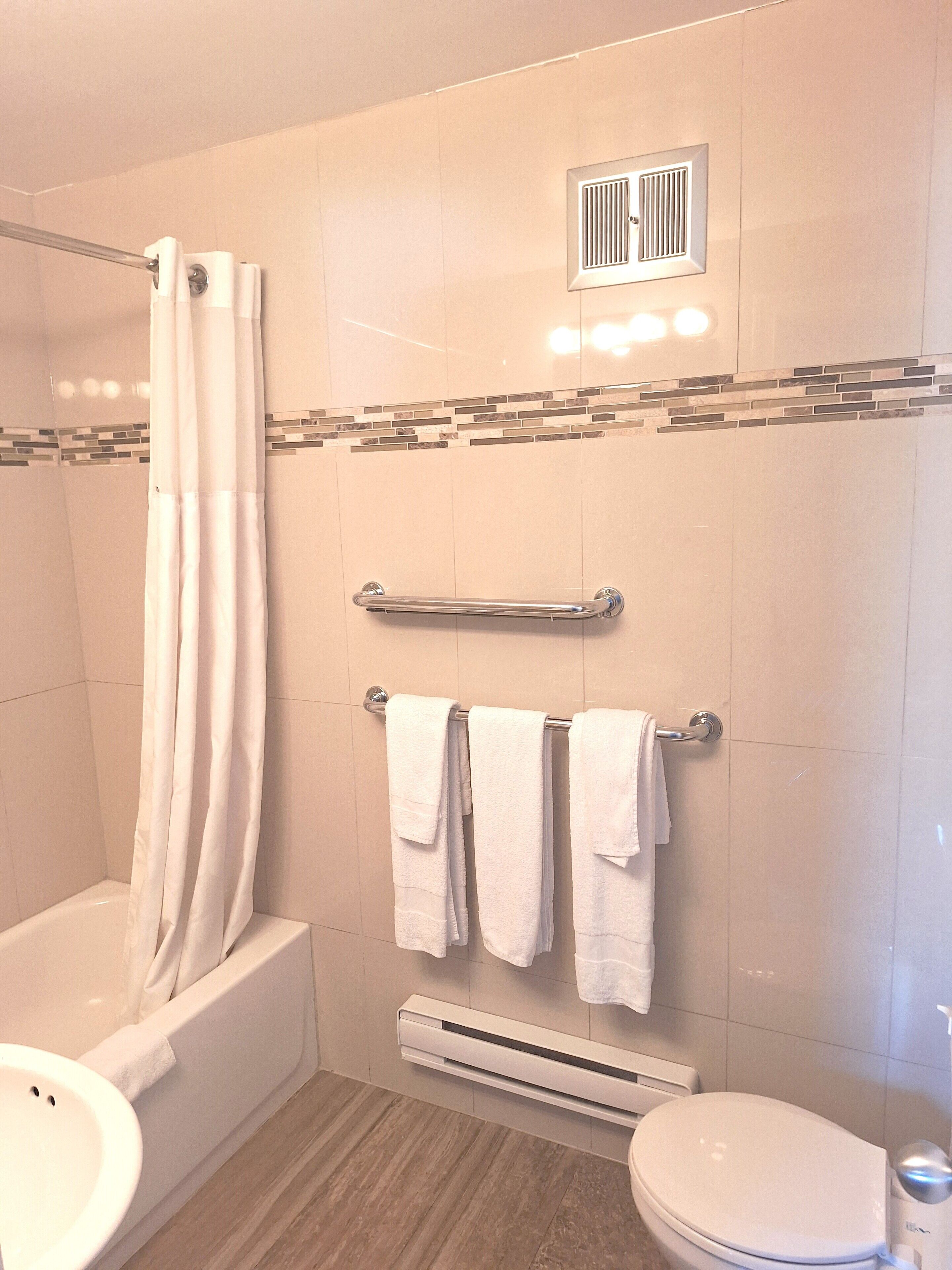 Super 8 by Wyndham Montreal