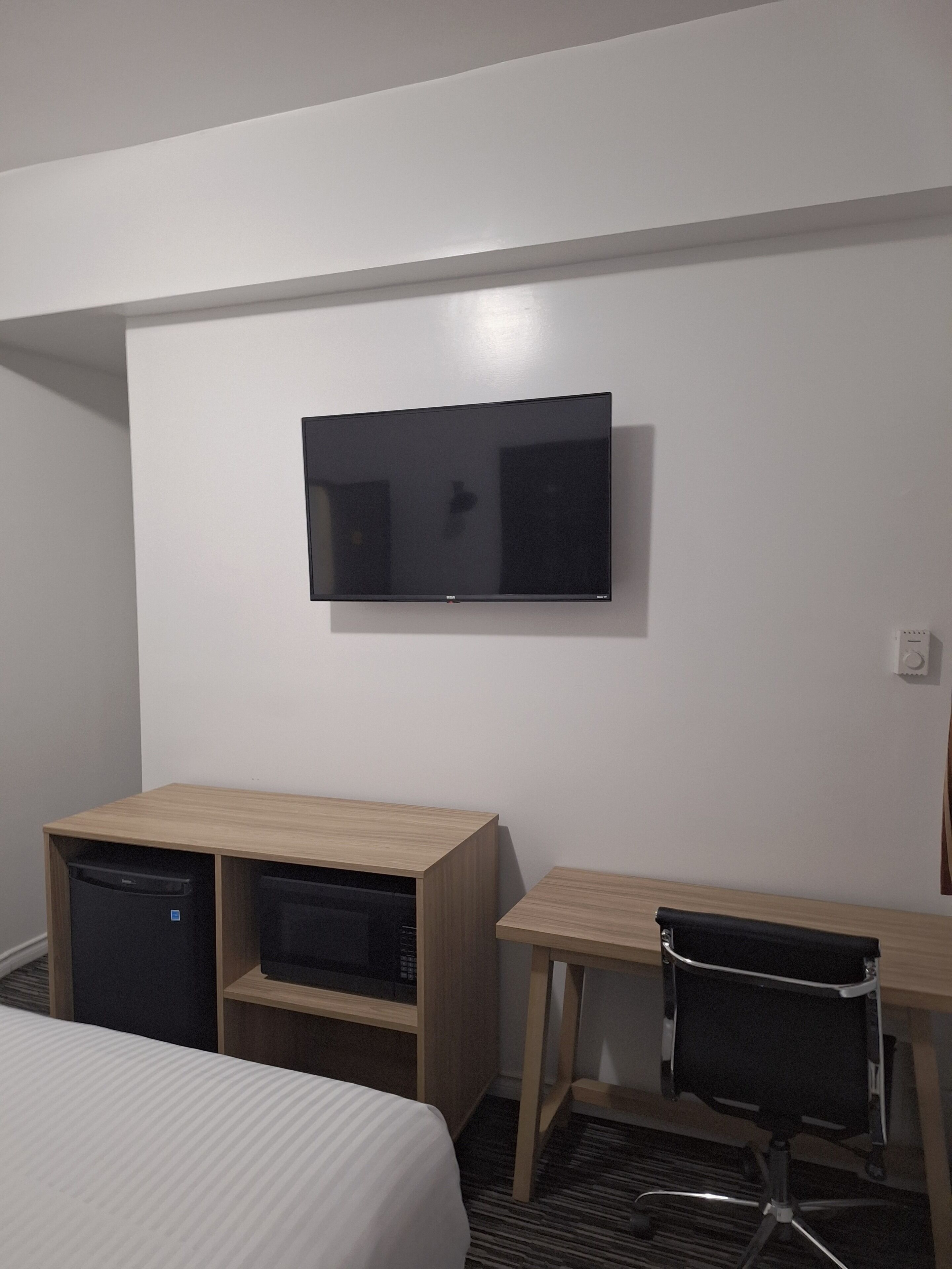 Super 8 by Wyndham Montreal