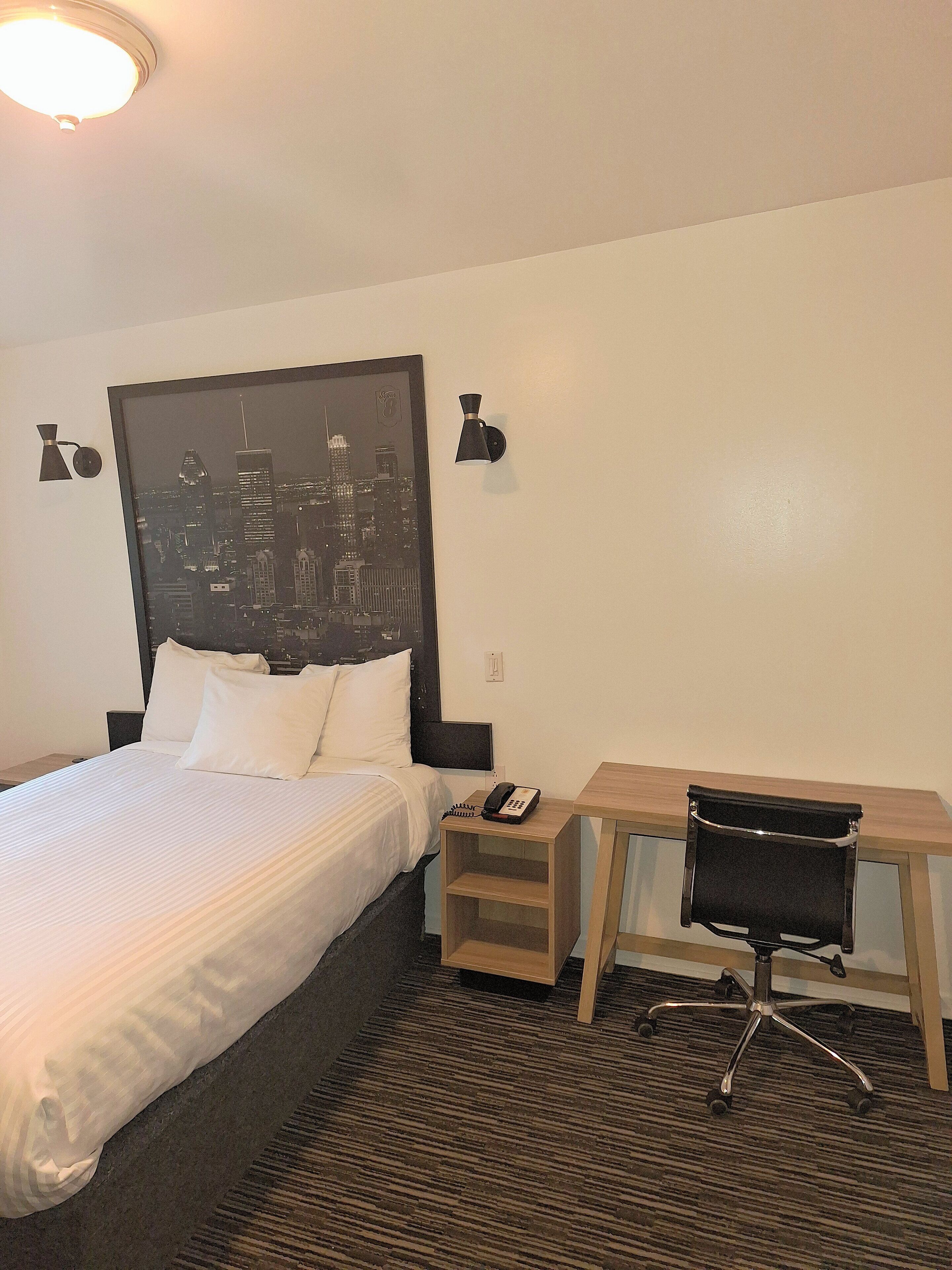 Super 8 by Wyndham Montreal