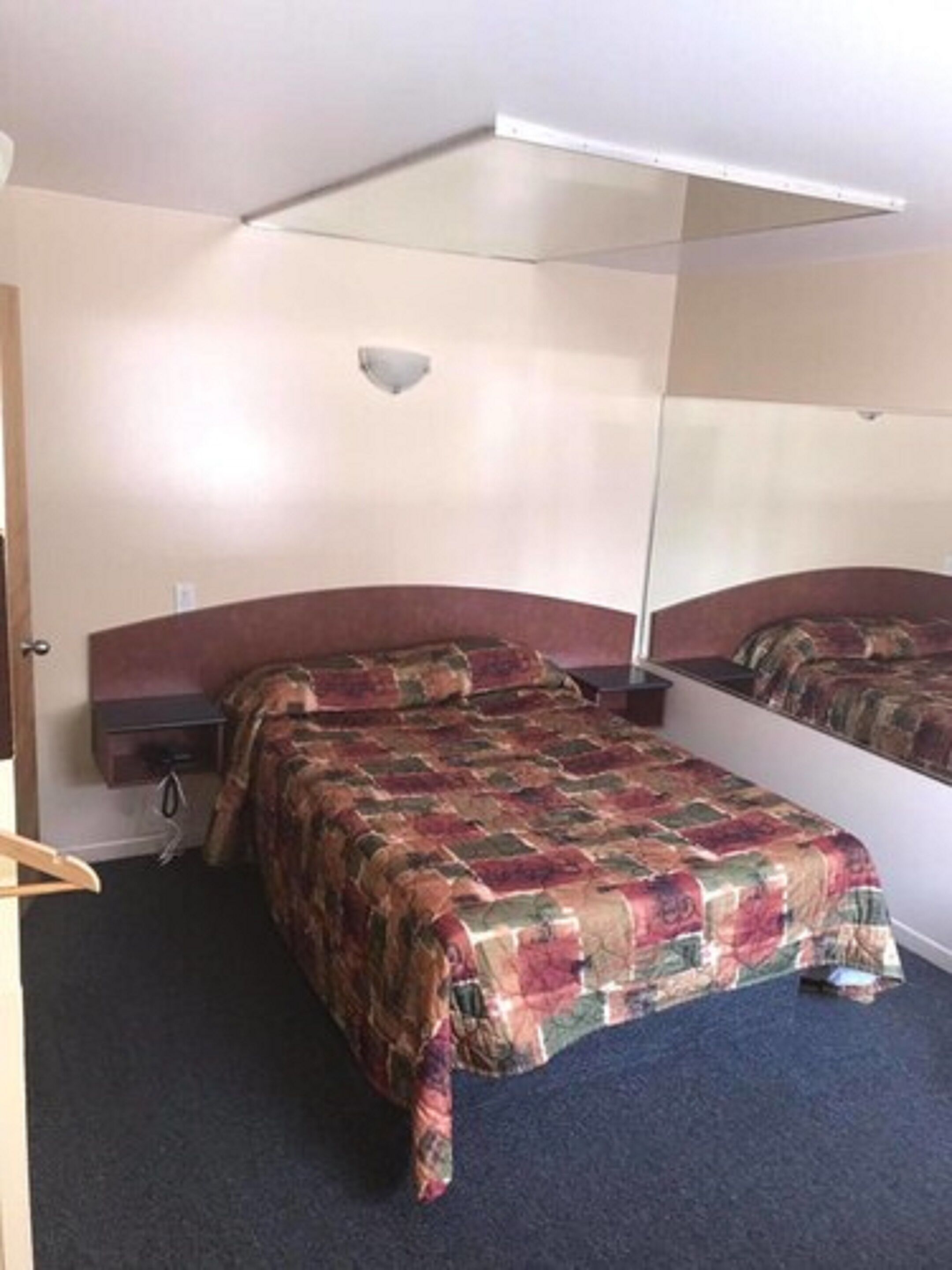 Super 8 by Wyndham Montreal