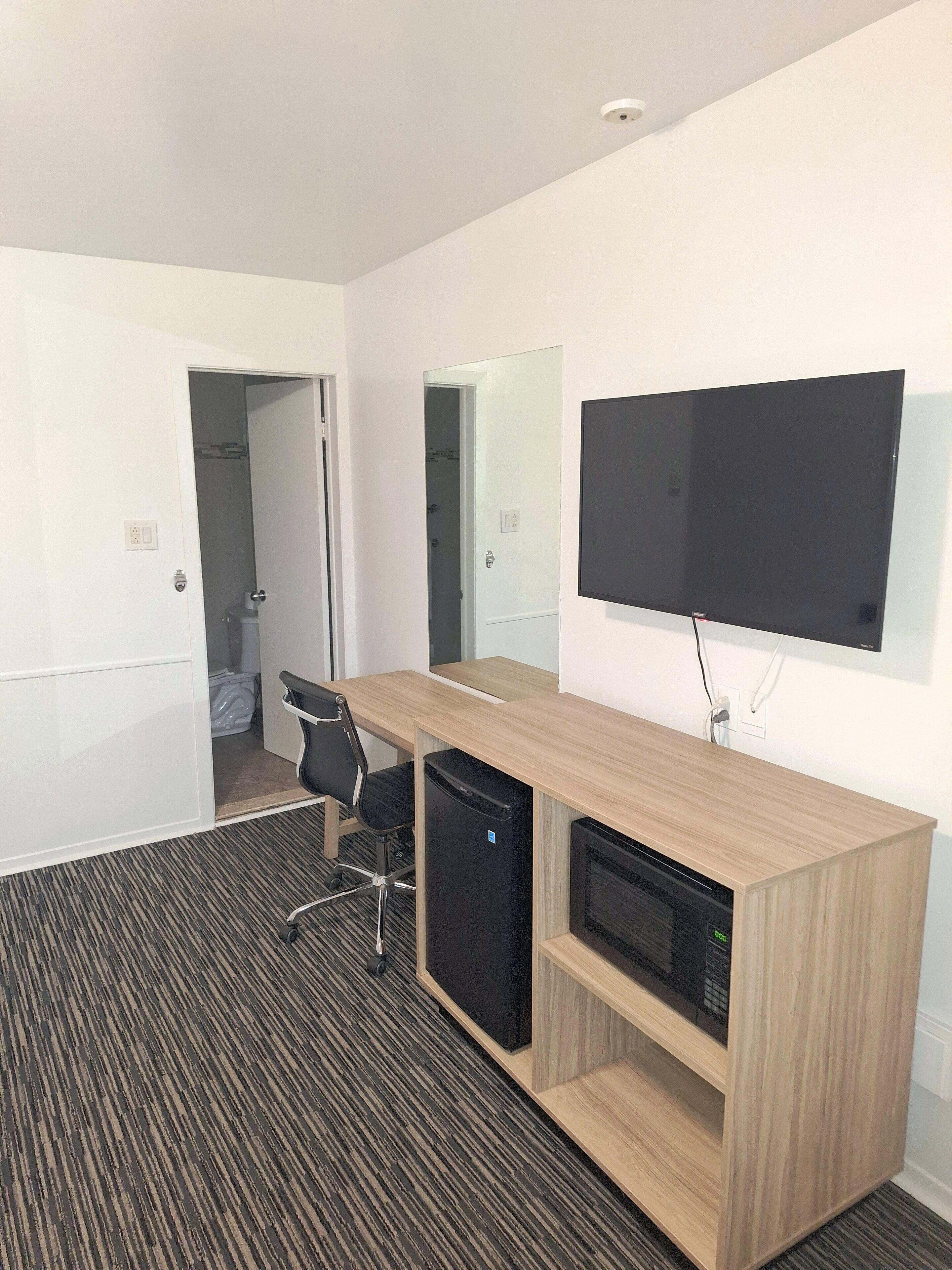 Super 8 by Wyndham Montreal