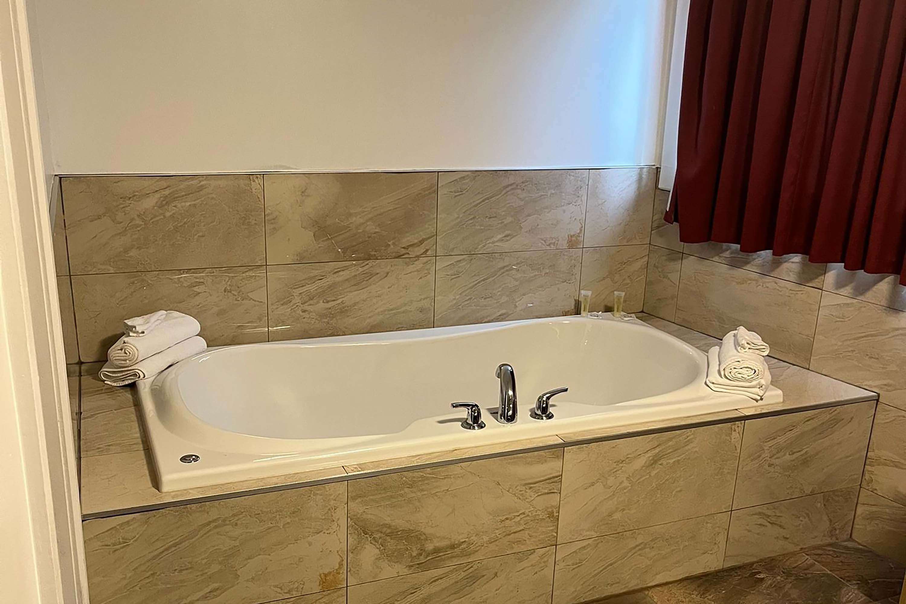 Super 8 by Wyndham Montreal