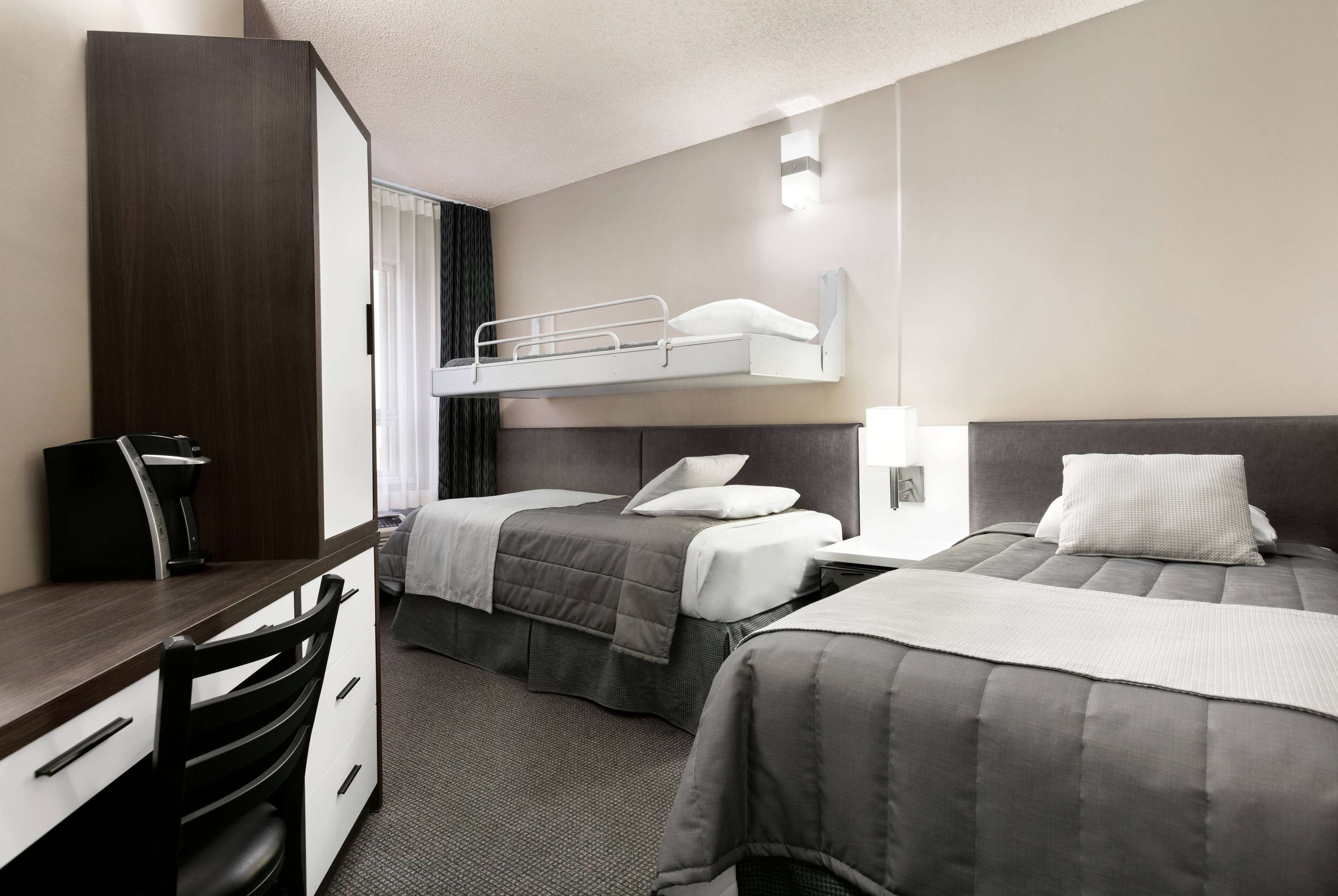 Travelodge Hotel by Wyndham Montreal Centre
