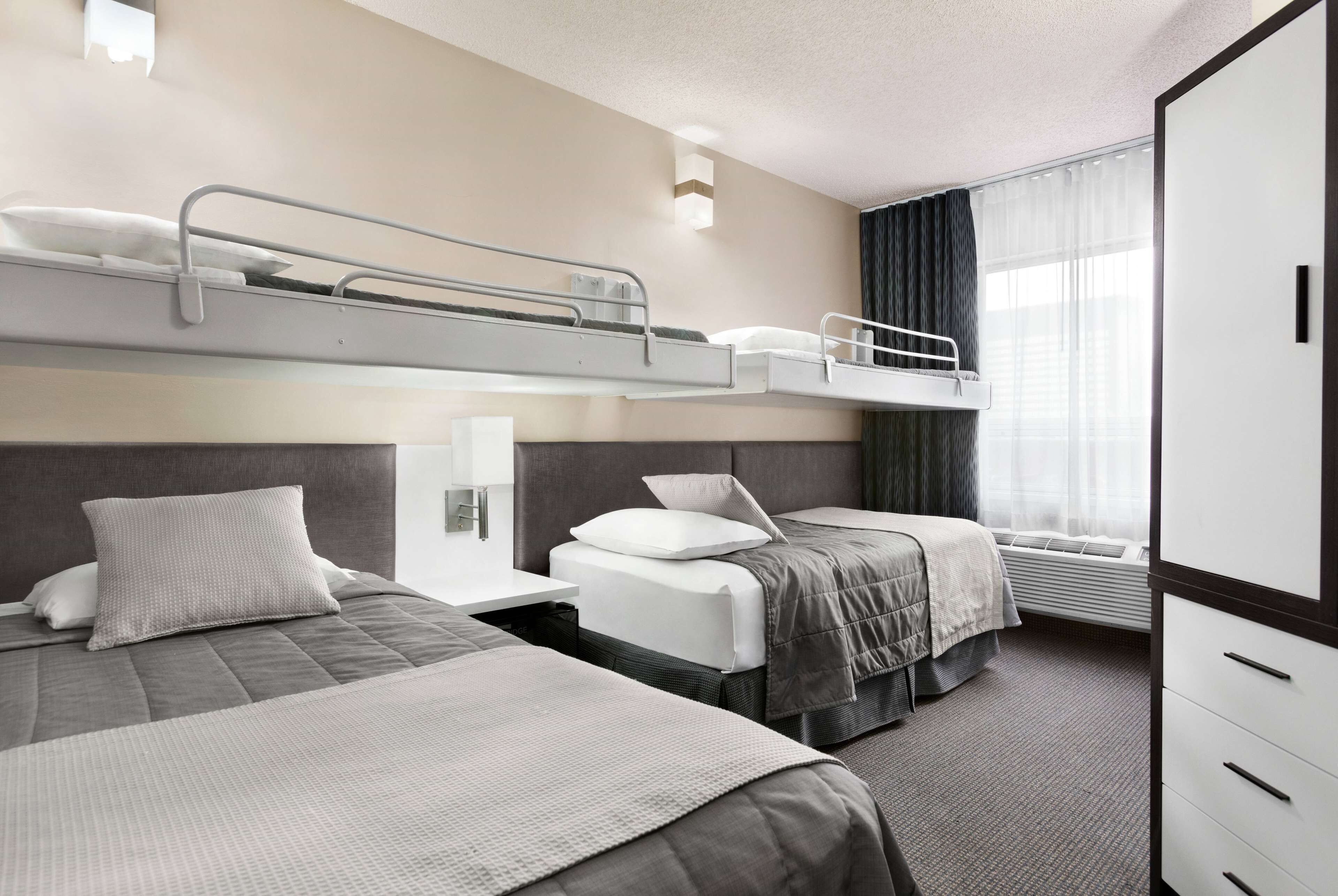 Travelodge Hotel by Wyndham Montreal Centre