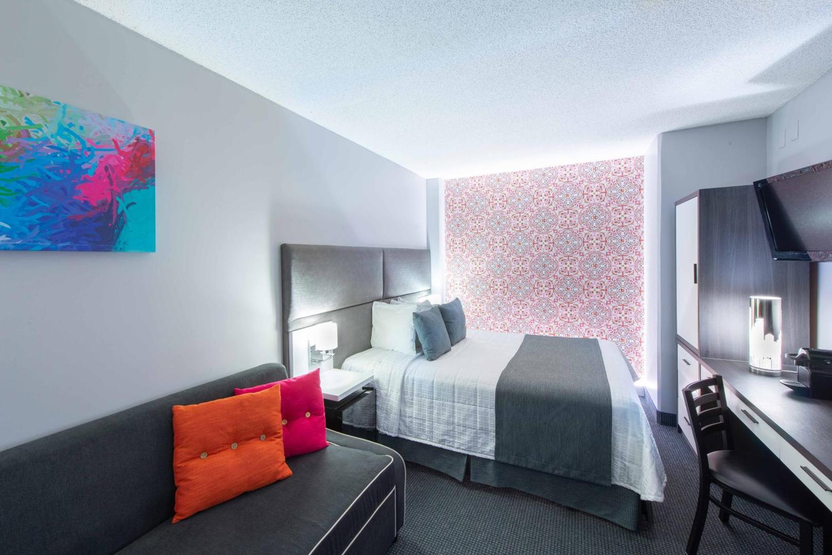Travelodge Hotel by Wyndham Montreal Centre