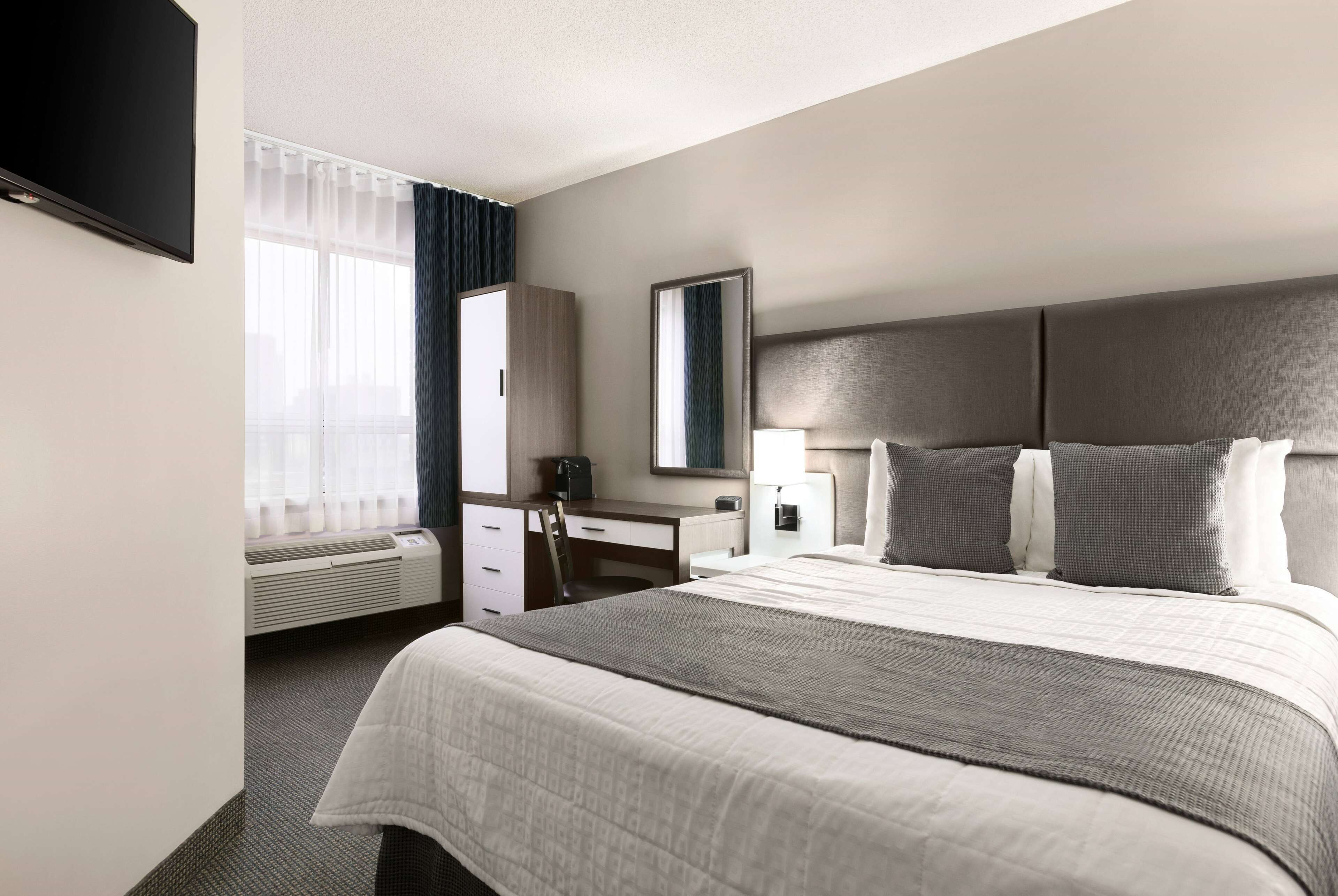 Travelodge Hotel by Wyndham Montreal Centre