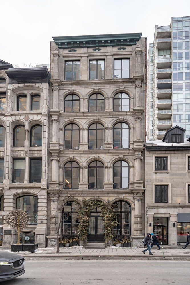 Sonder Le Victoria Apartments Old Montreal