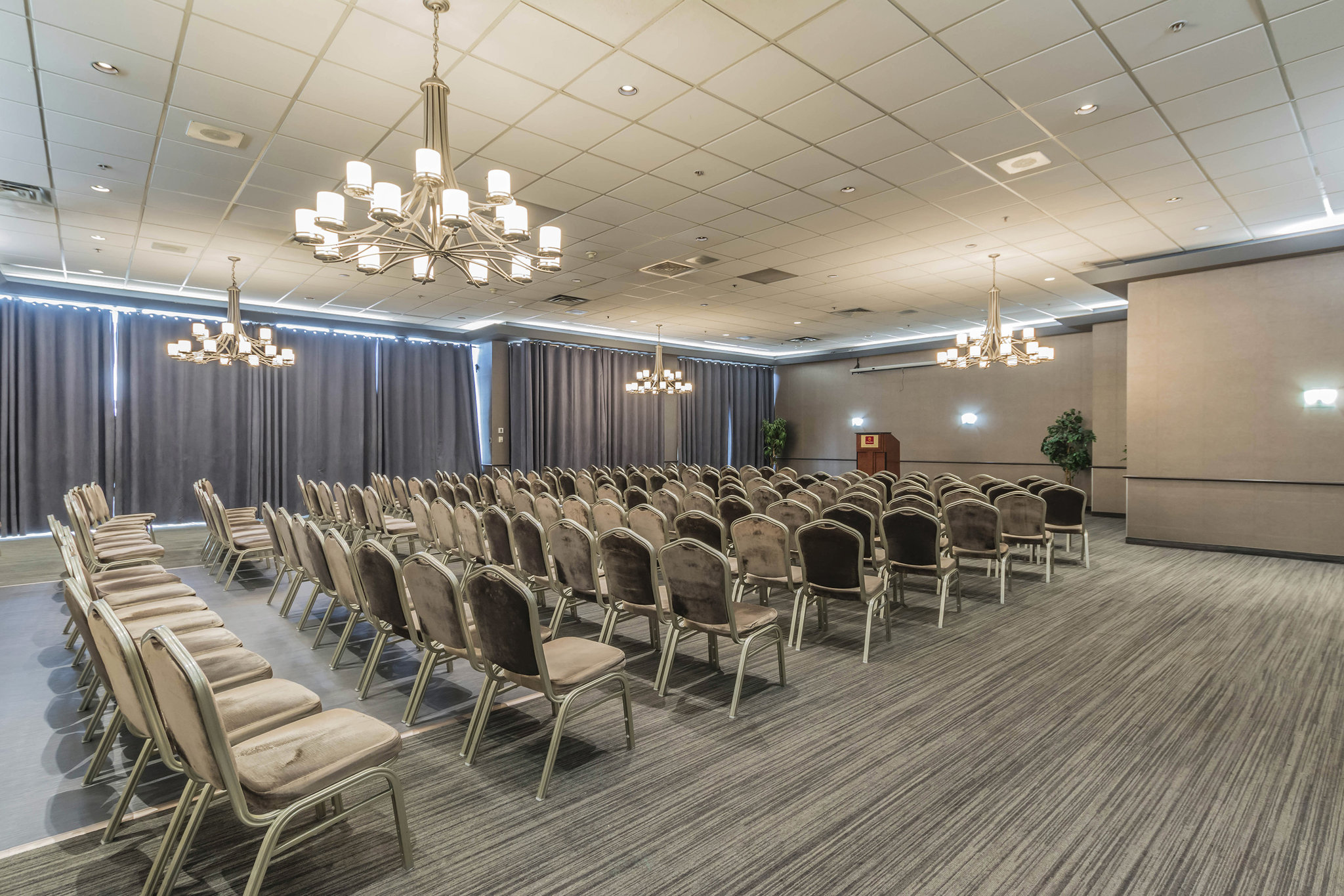 Travelodge by Wyndham Hotel & Convention Centre Quebec City