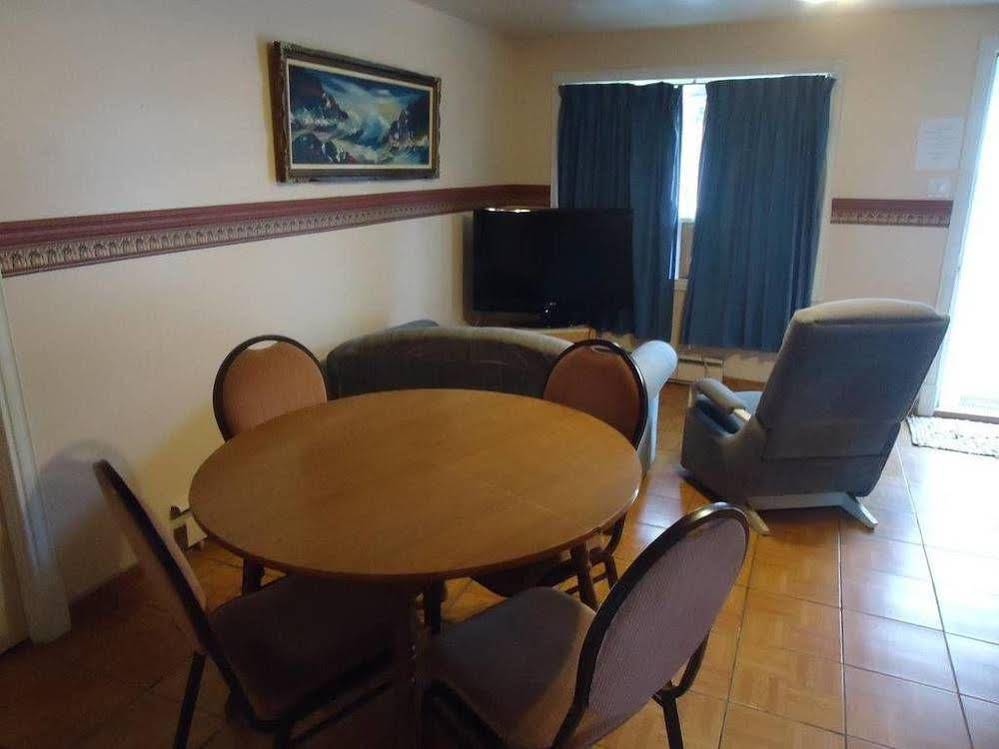 Motel T. Côté