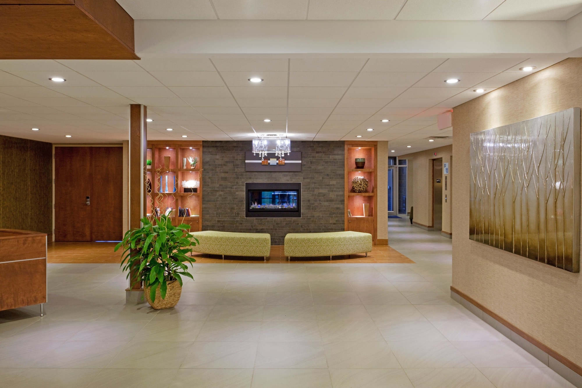Holiday Inn Express Hotel & Suites Saint - Hyacinthe