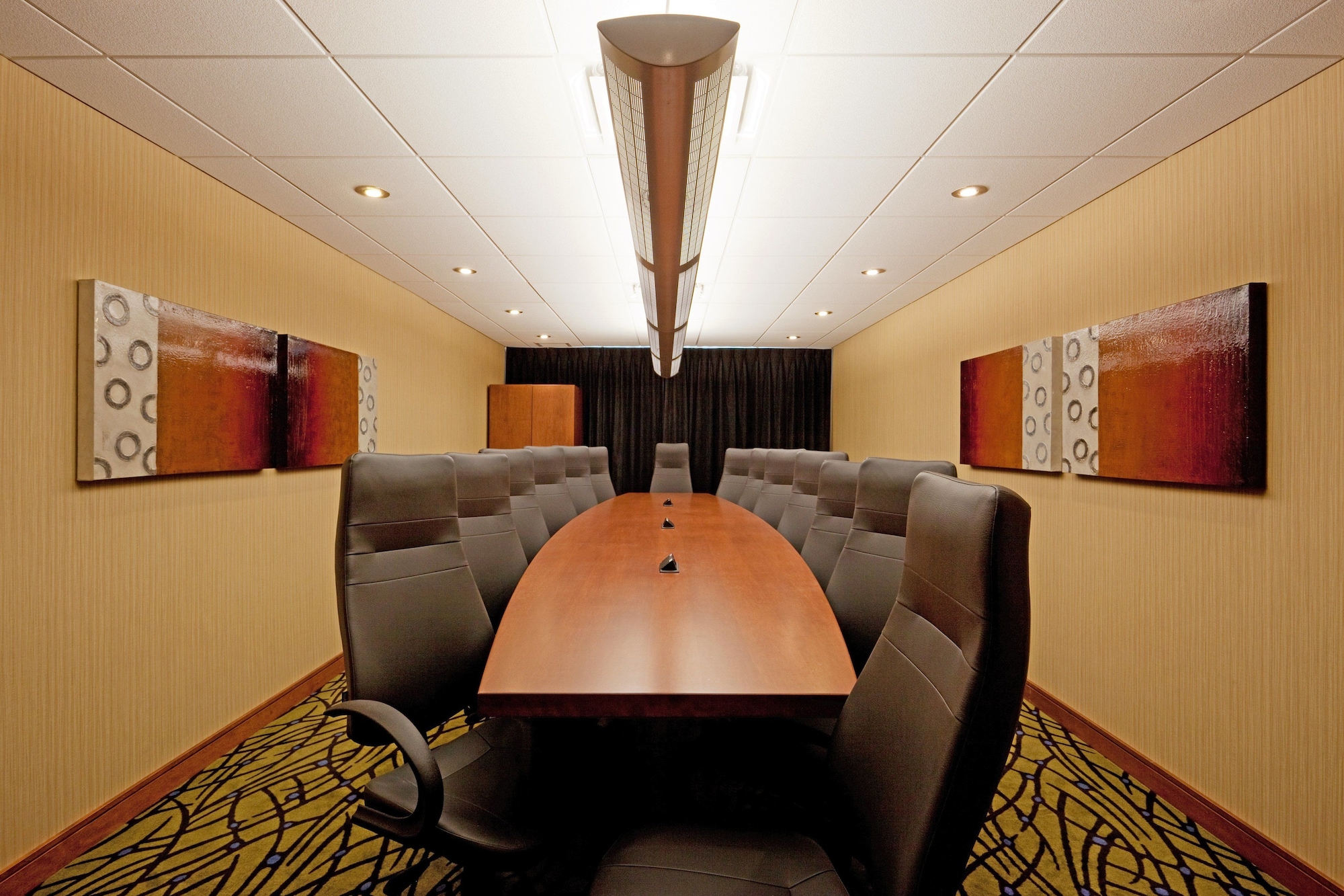 Holiday Inn Express Hotel & Suites Saint - Hyacinthe