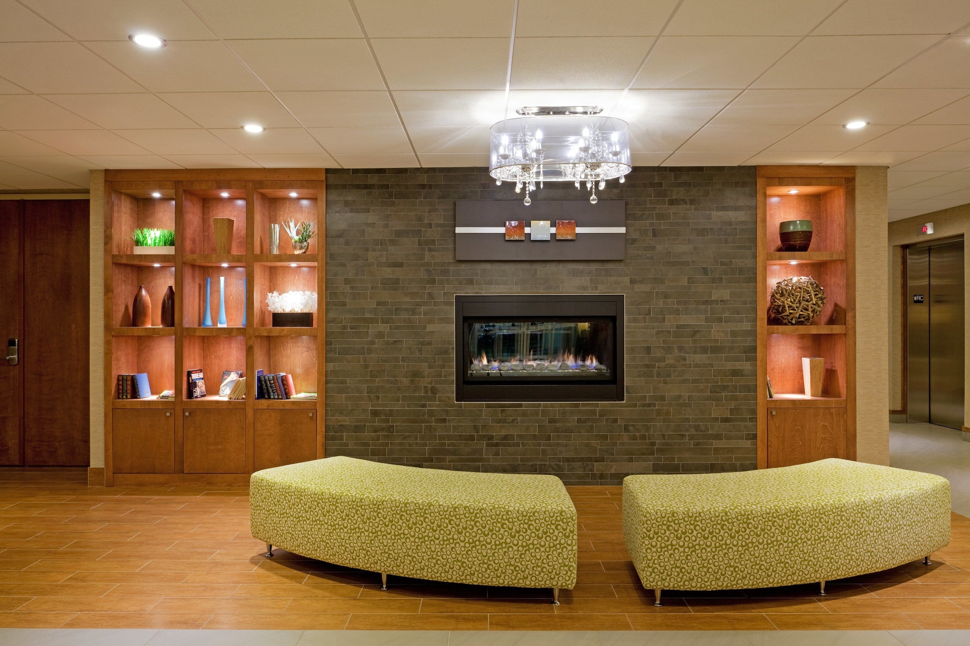 Holiday Inn Express Hotel & Suites Saint - Hyacinthe