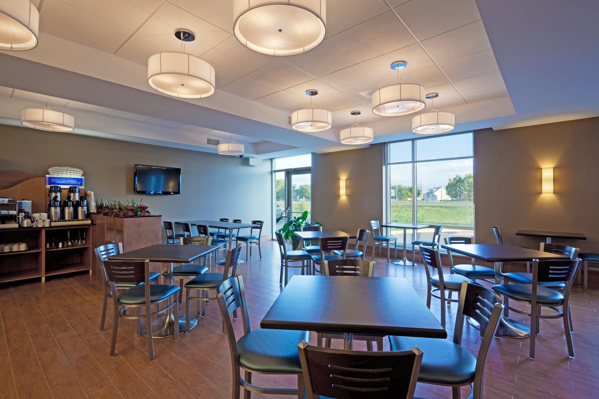 Holiday Inn Express Hotel & Suites Saint - Hyacinthe