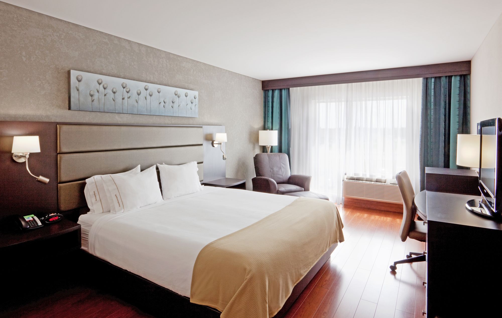 Holiday Inn Express Hotel & Suites Saint - Hyacinthe