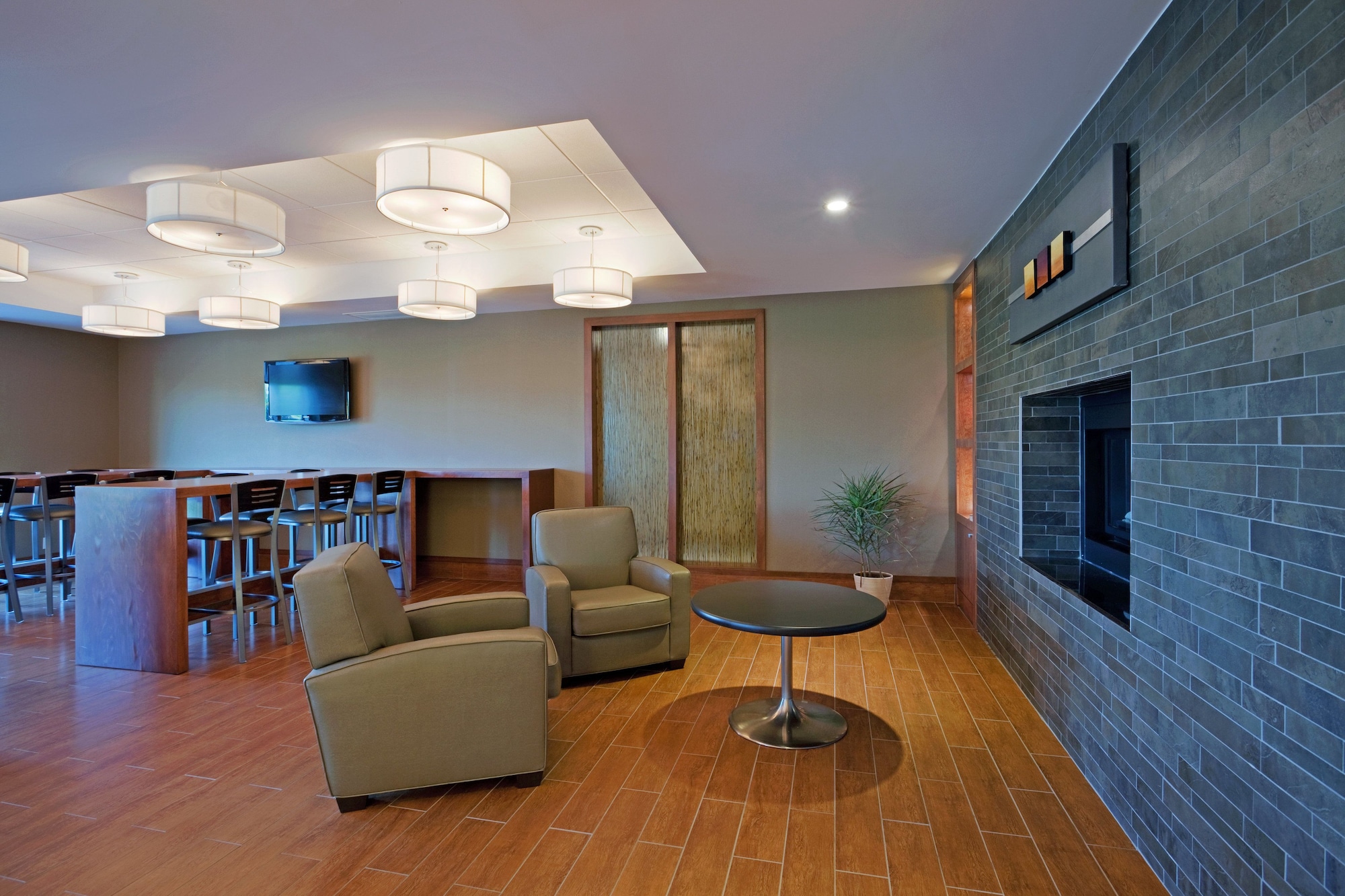 Holiday Inn Express Hotel & Suites Saint - Hyacinthe