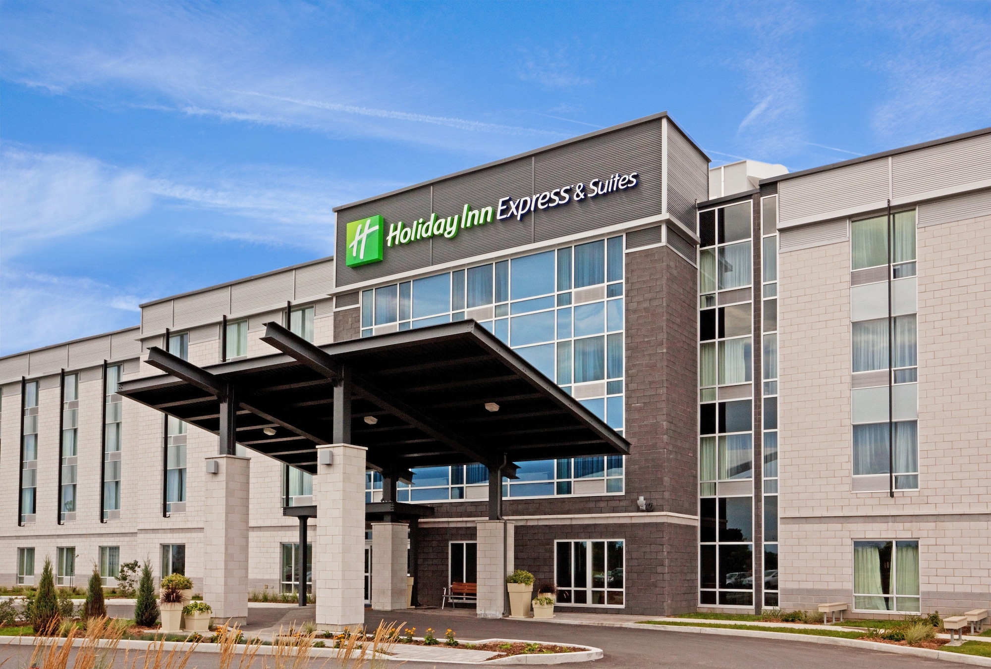 Holiday Inn Express Hotel & Suites Saint - Hyacinthe