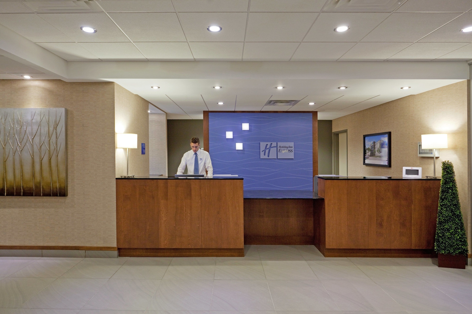 Holiday Inn Express Hotel & Suites Saint - Hyacinthe