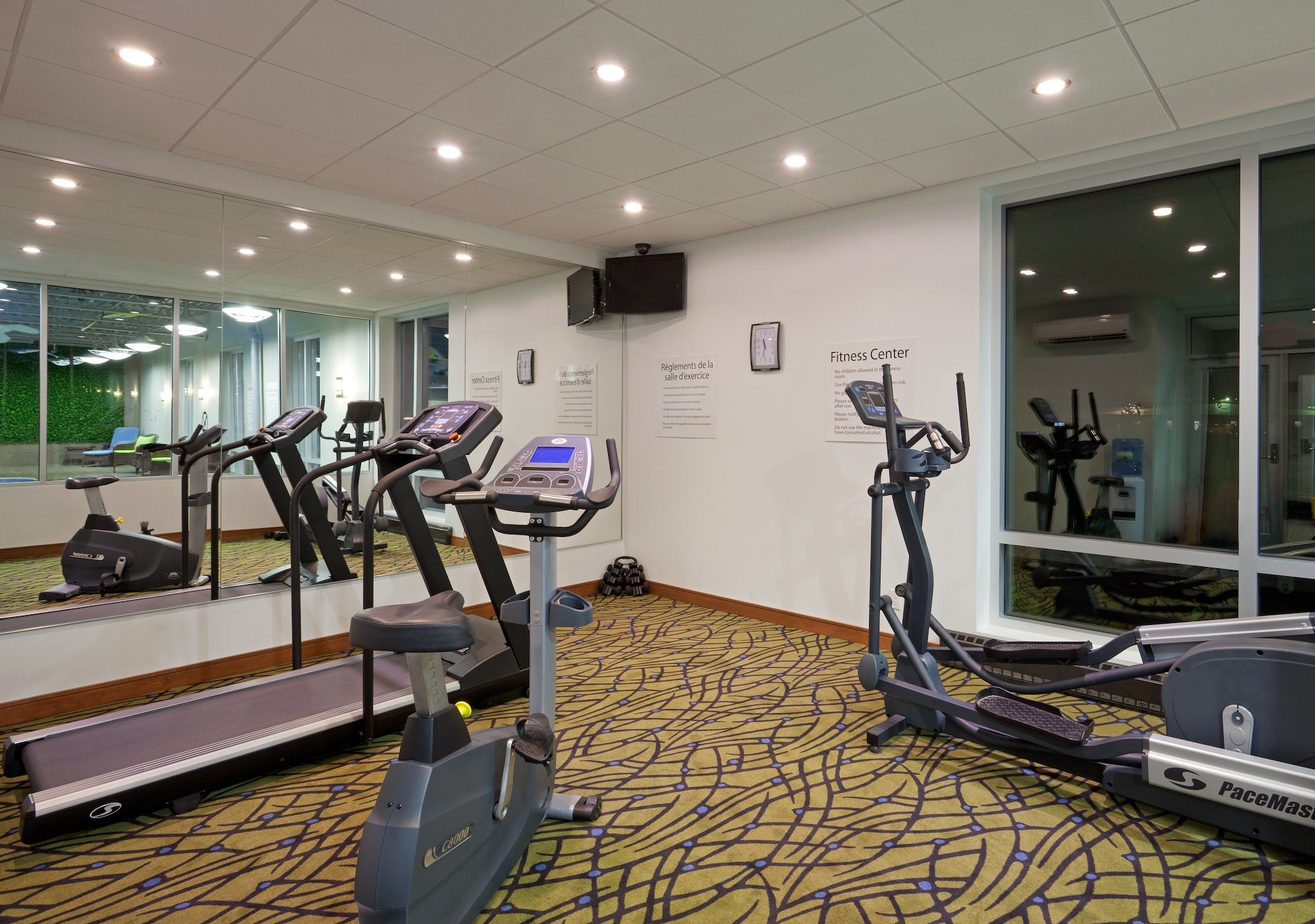 Holiday Inn Express Hotel & Suites Saint - Hyacinthe