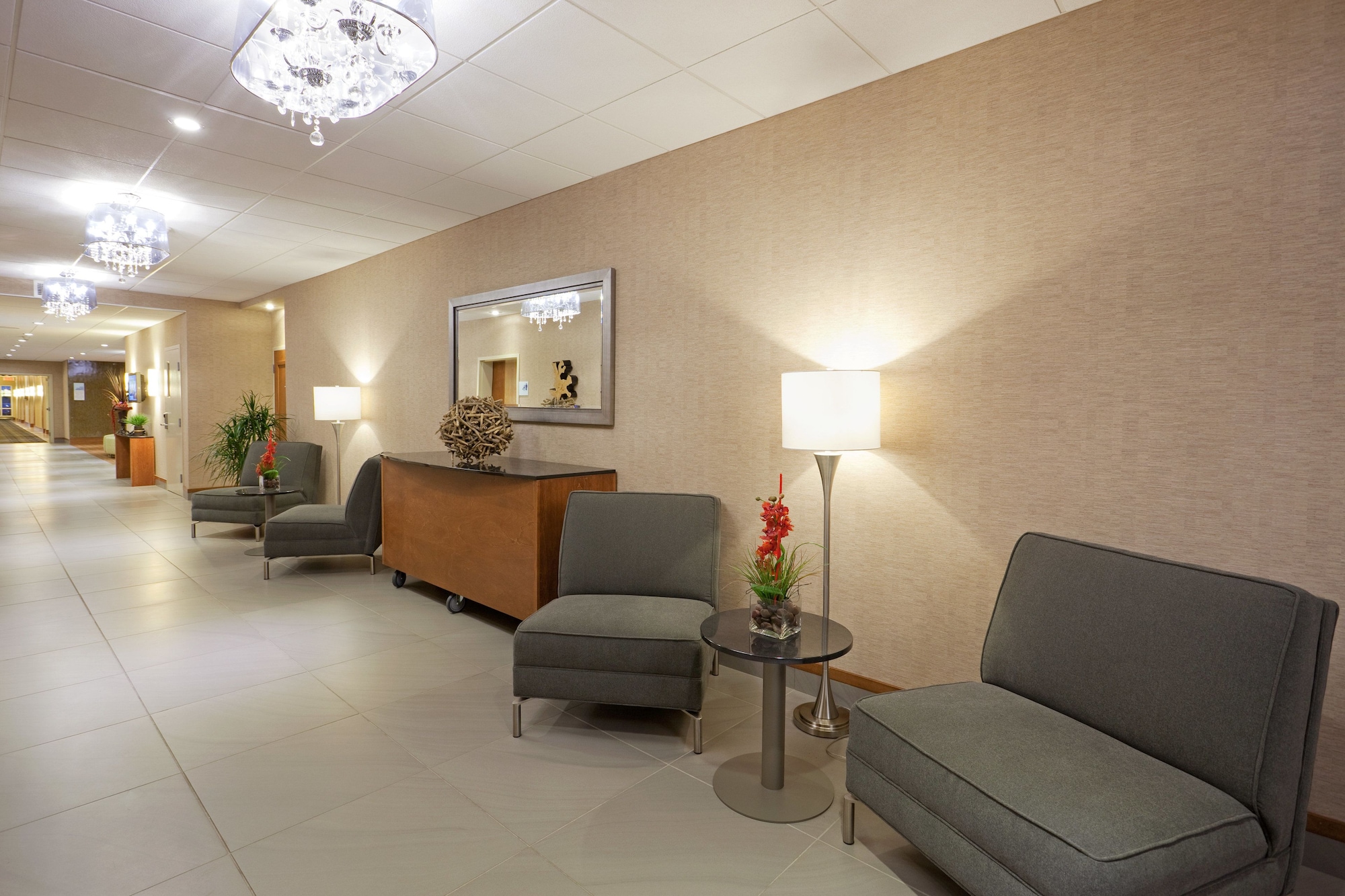 Holiday Inn Express Hotel & Suites Saint - Hyacinthe