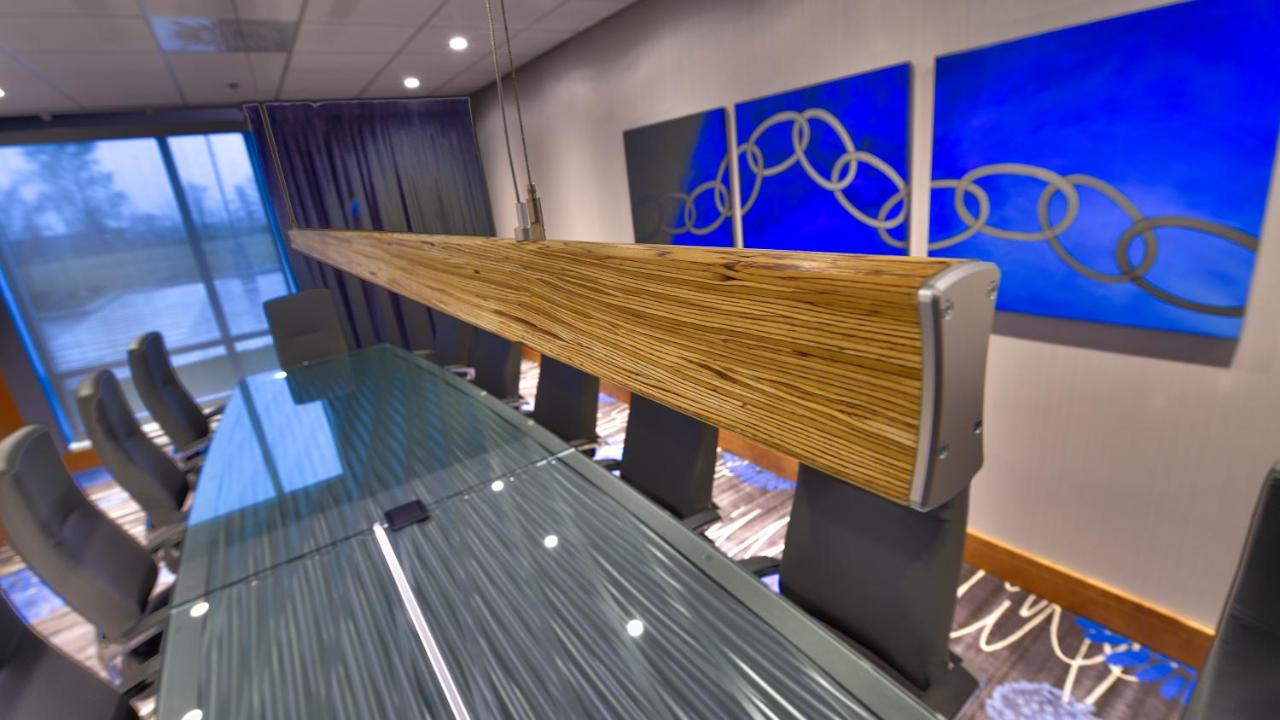 Holiday Inn Express And Suites Vaudreuil Dorion