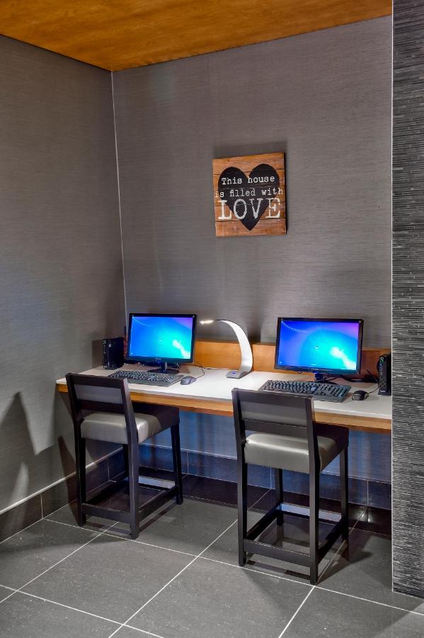 Holiday Inn Express And Suites Vaudreuil Dorion