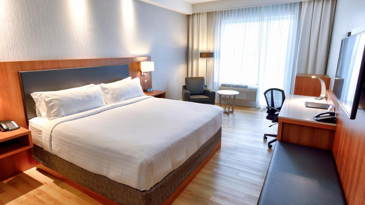 Holiday Inn Express And Suites Vaudreuil Dorion