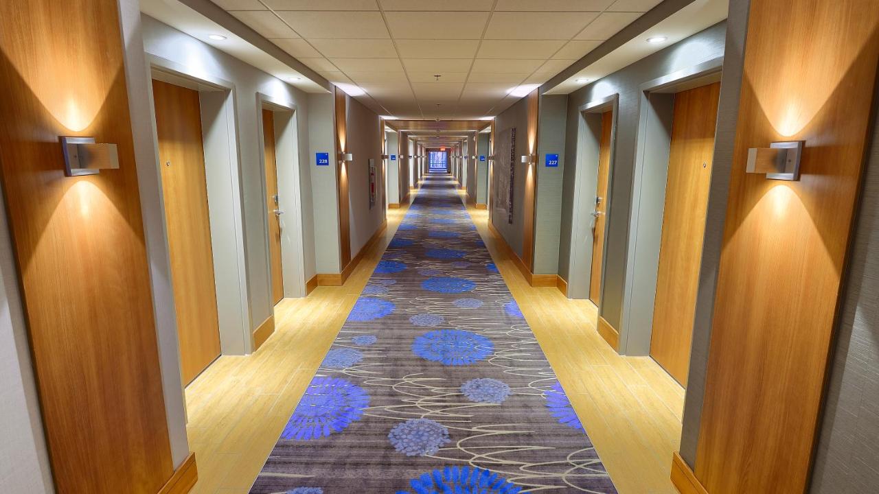 Holiday Inn Express And Suites Vaudreuil Dorion