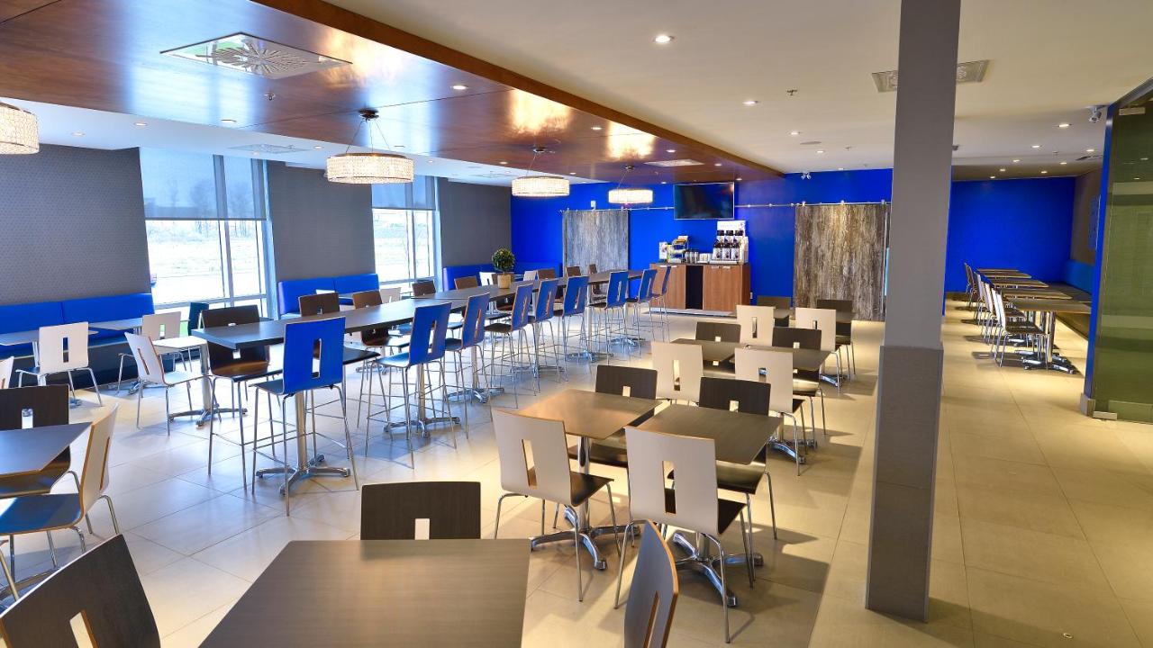 Holiday Inn Express And Suites Vaudreuil Dorion