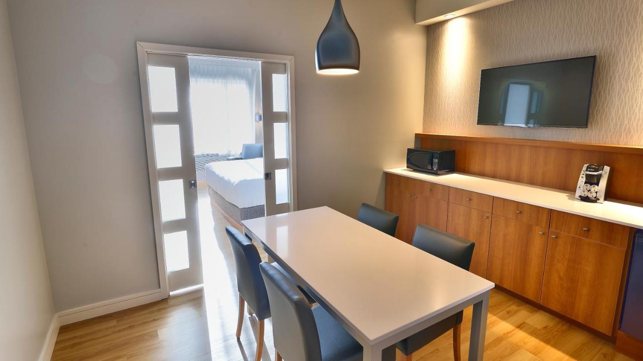 Holiday Inn Express And Suites Vaudreuil Dorion