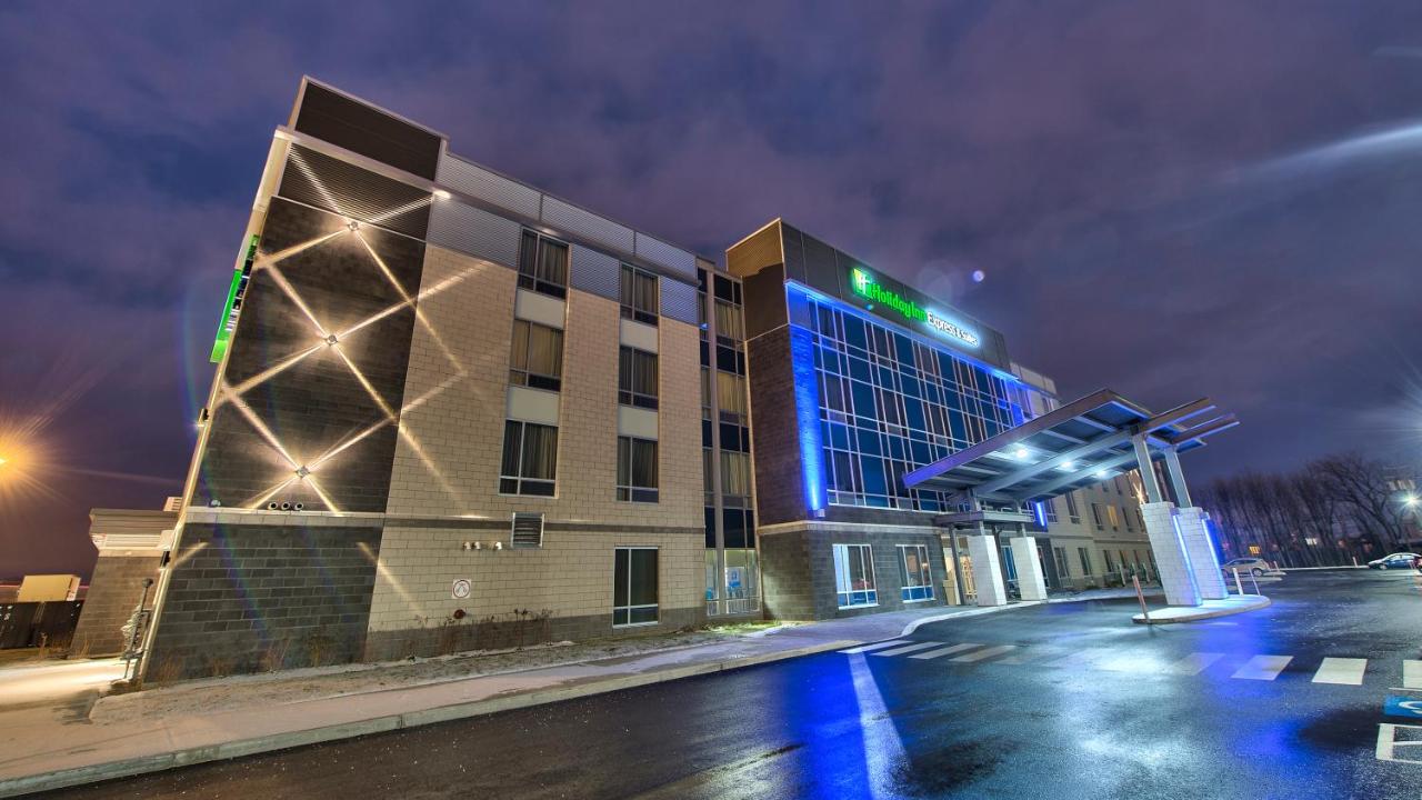 Holiday Inn Express And Suites Vaudreuil Dorion