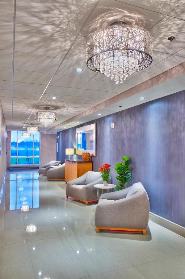 Holiday Inn Express And Suites Vaudreuil Dorion