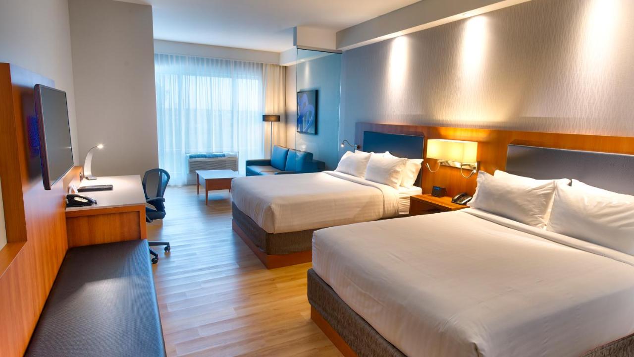 Holiday Inn Express And Suites Vaudreuil Dorion