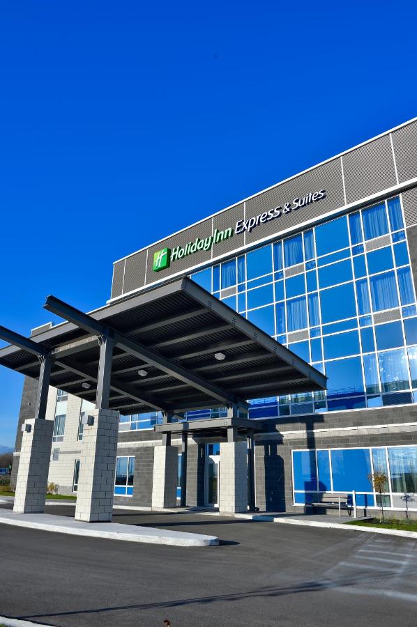 Holiday Inn Express And Suites Vaudreuil Dorion