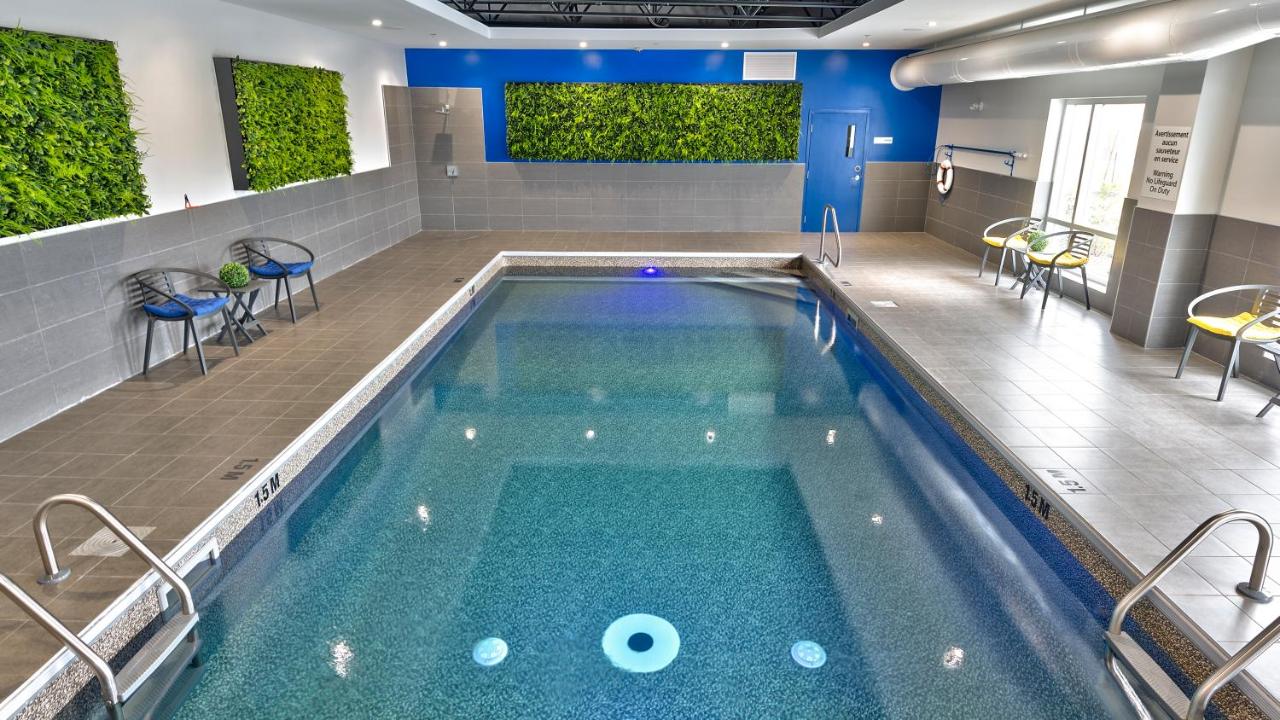 Holiday Inn Express And Suites Vaudreuil Dorion