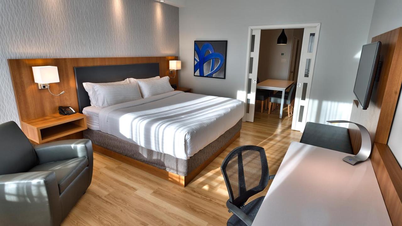 Holiday Inn Express And Suites Vaudreuil Dorion