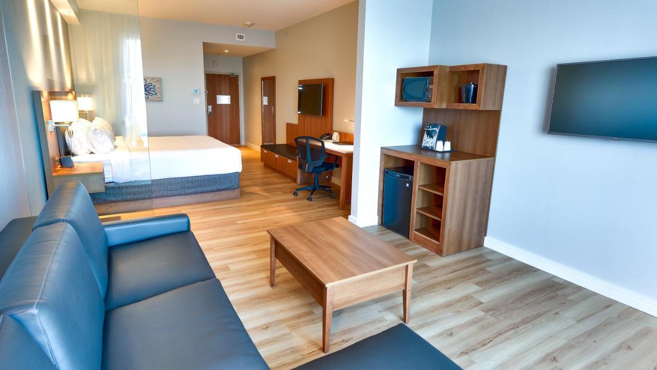 Holiday Inn Express And Suites Vaudreuil Dorion