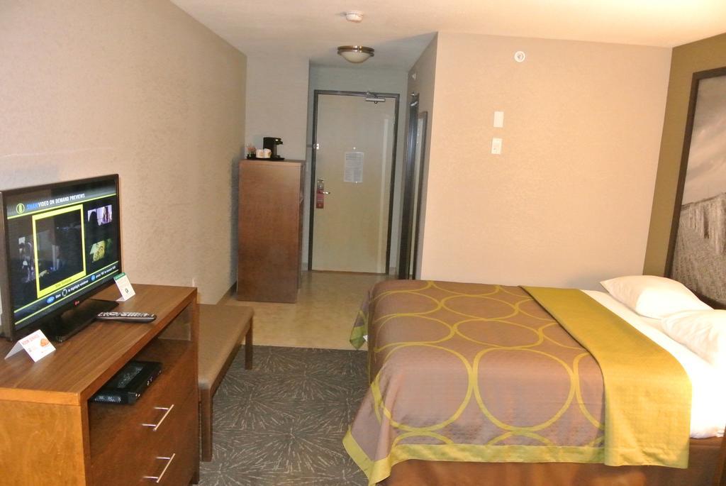 Home Inn & Suites Lloydminster