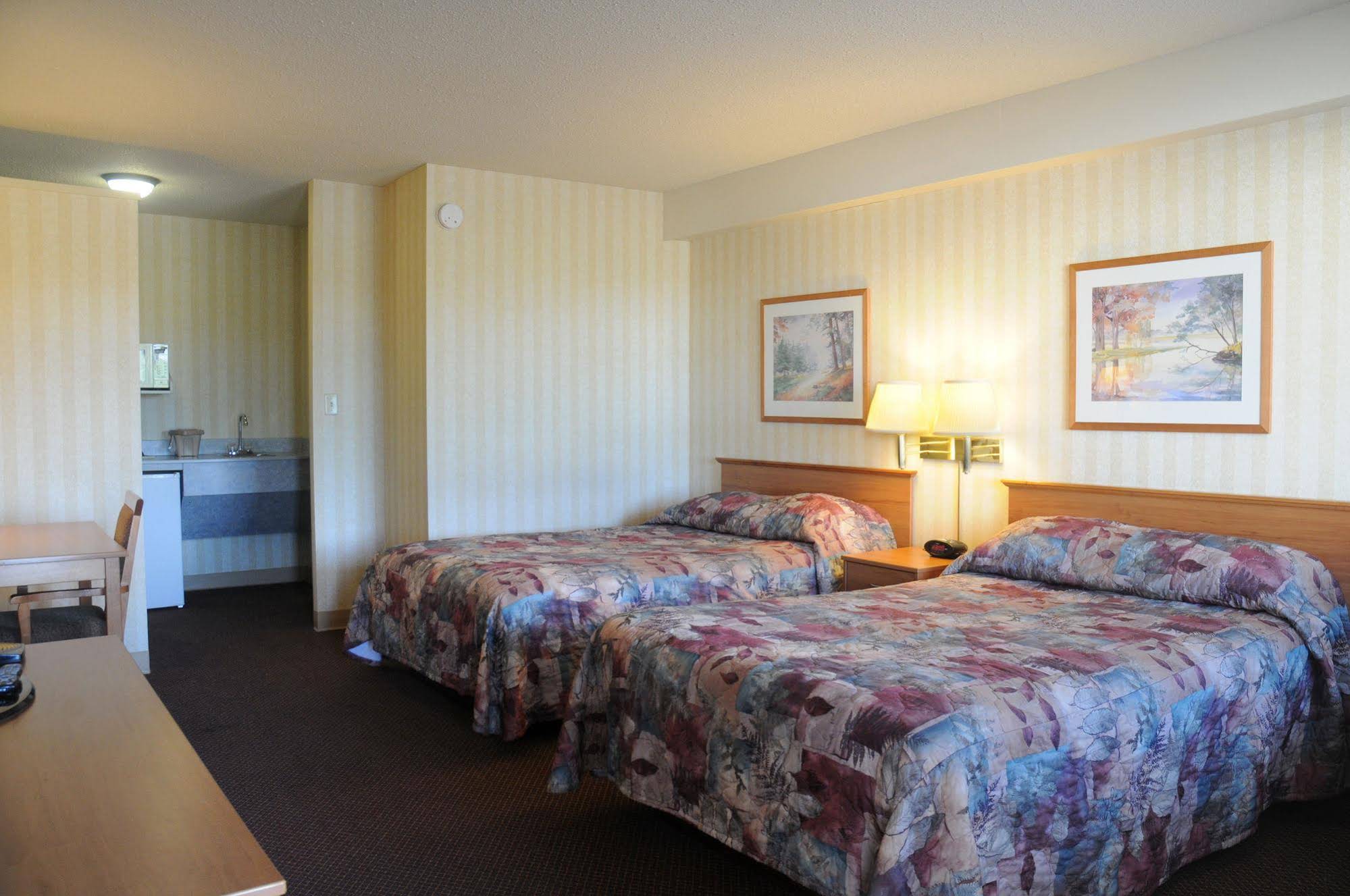 Country Lane Inn And Suites