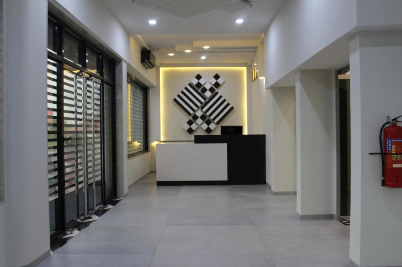 Ixoras Hotel