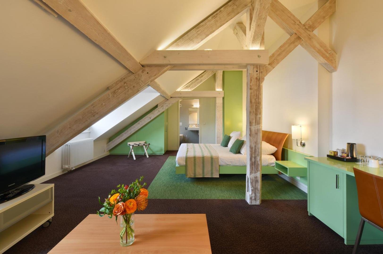 International & Terminus