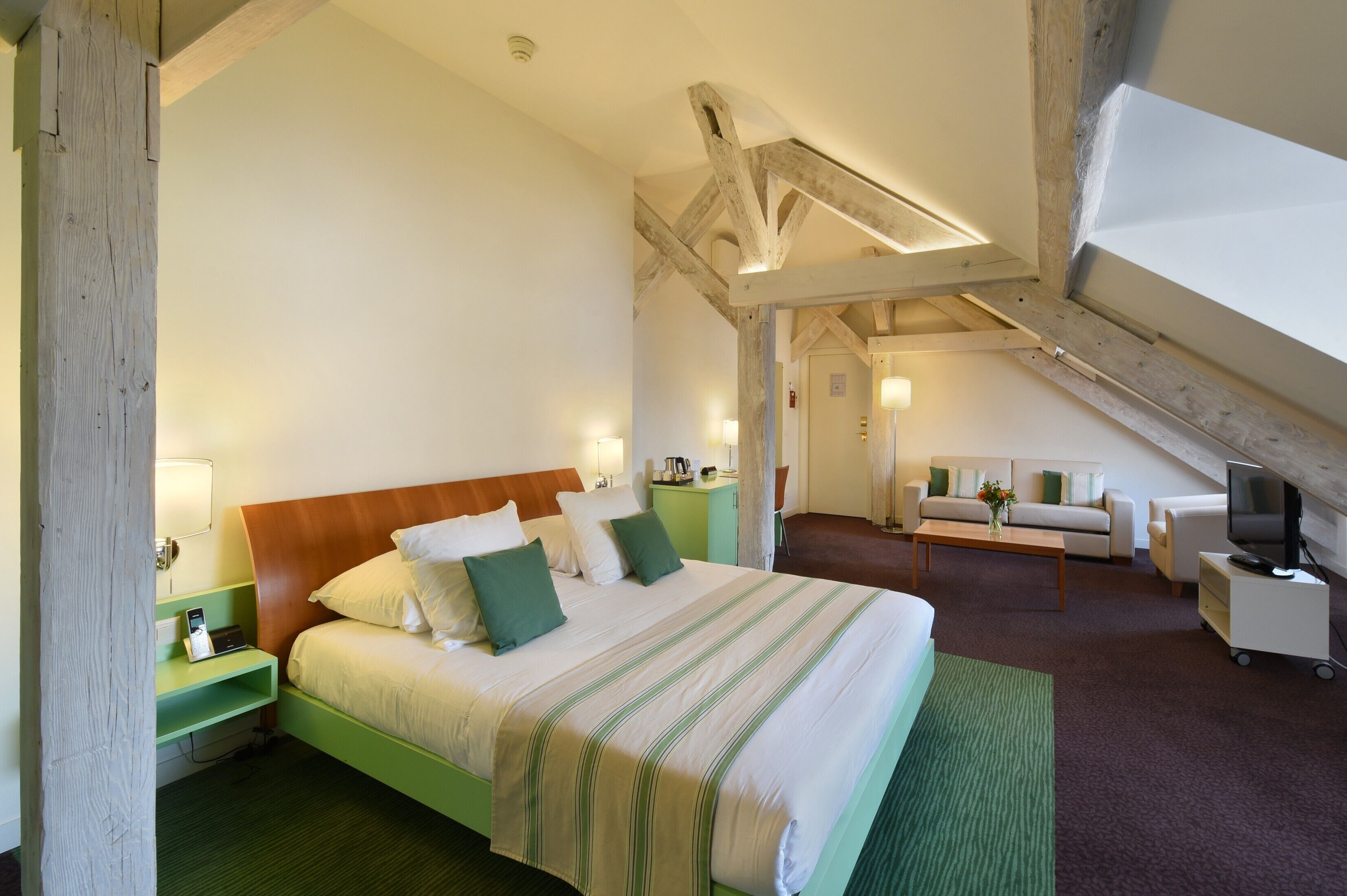 International & Terminus