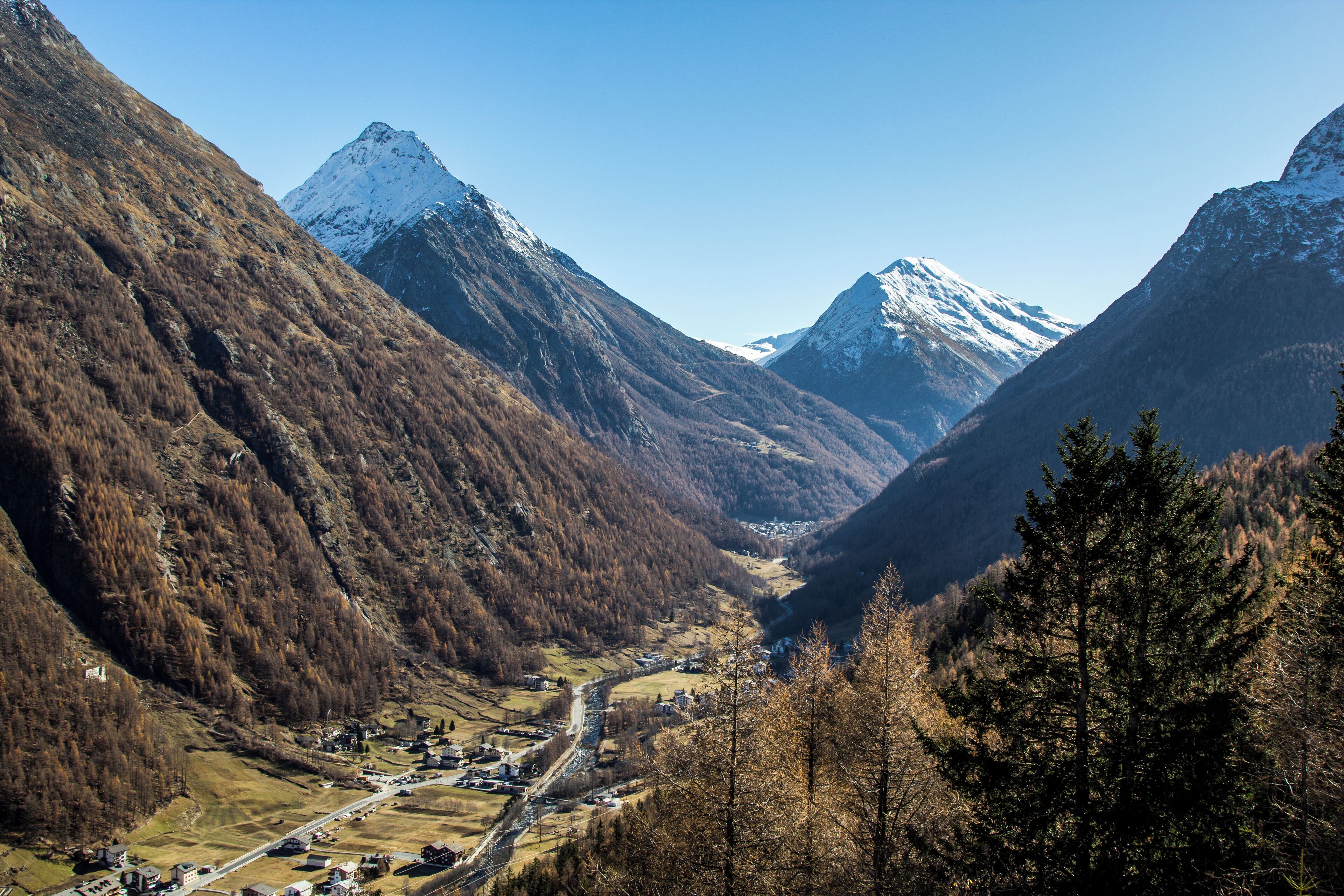 Waldhotel Fletschhorn - Panoramic Retreat in Saas Fee