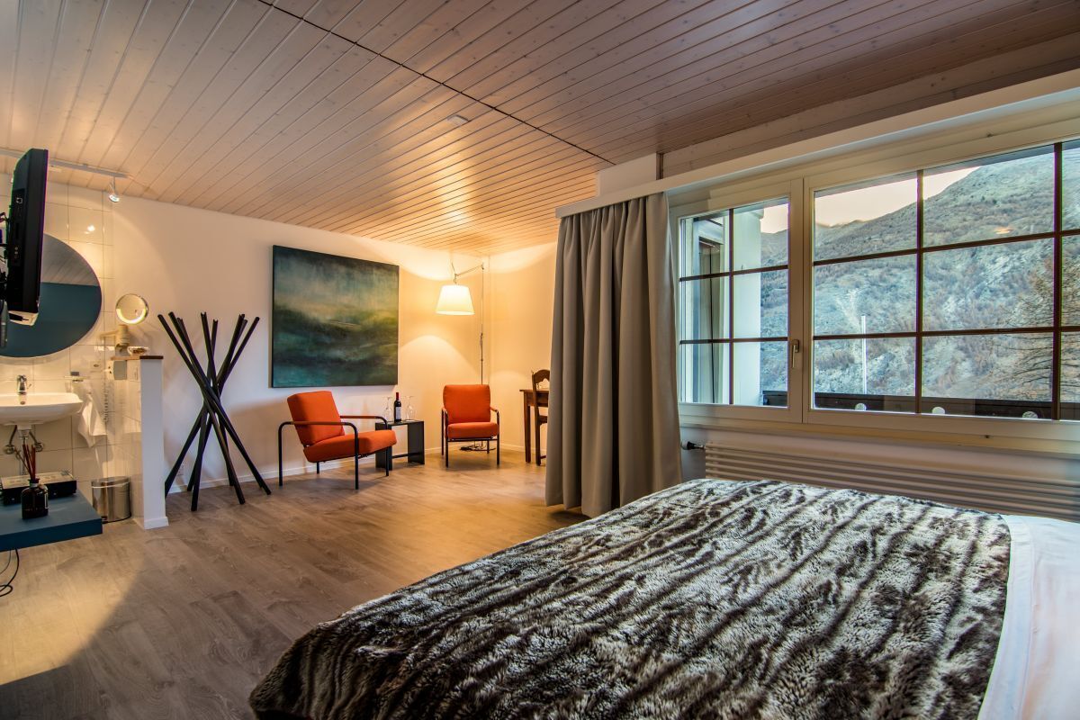 Waldhotel Fletschhorn - Panoramic Retreat in Saas Fee