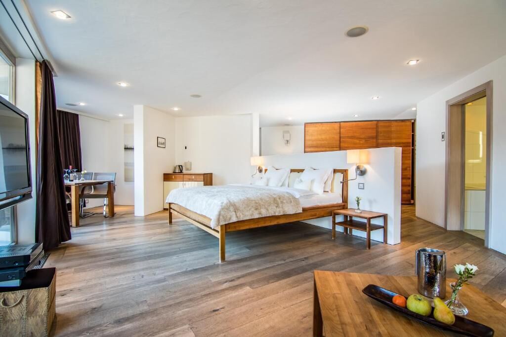 Waldhotel Fletschhorn - Panoramic Retreat in Saas Fee