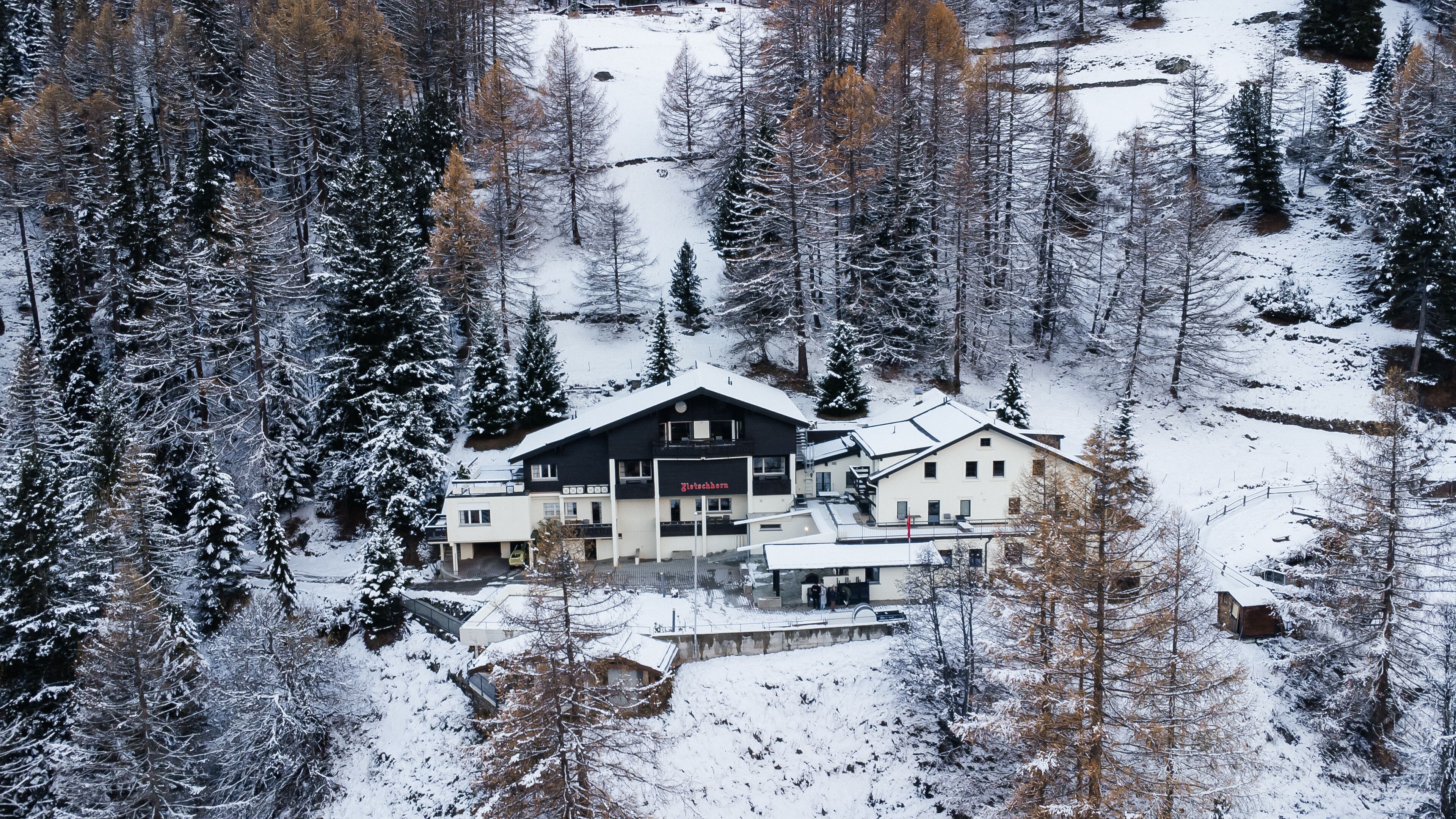 Waldhotel Fletschhorn - Panoramic Retreat in Saas Fee
