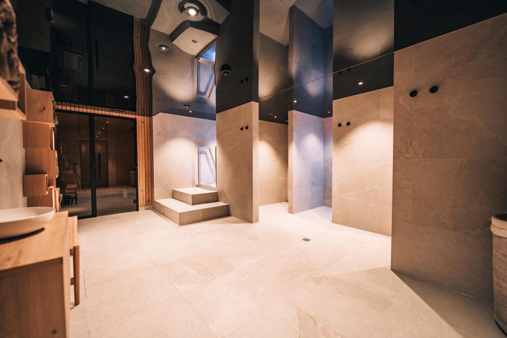 Swiss Alpine Hotel Allalin