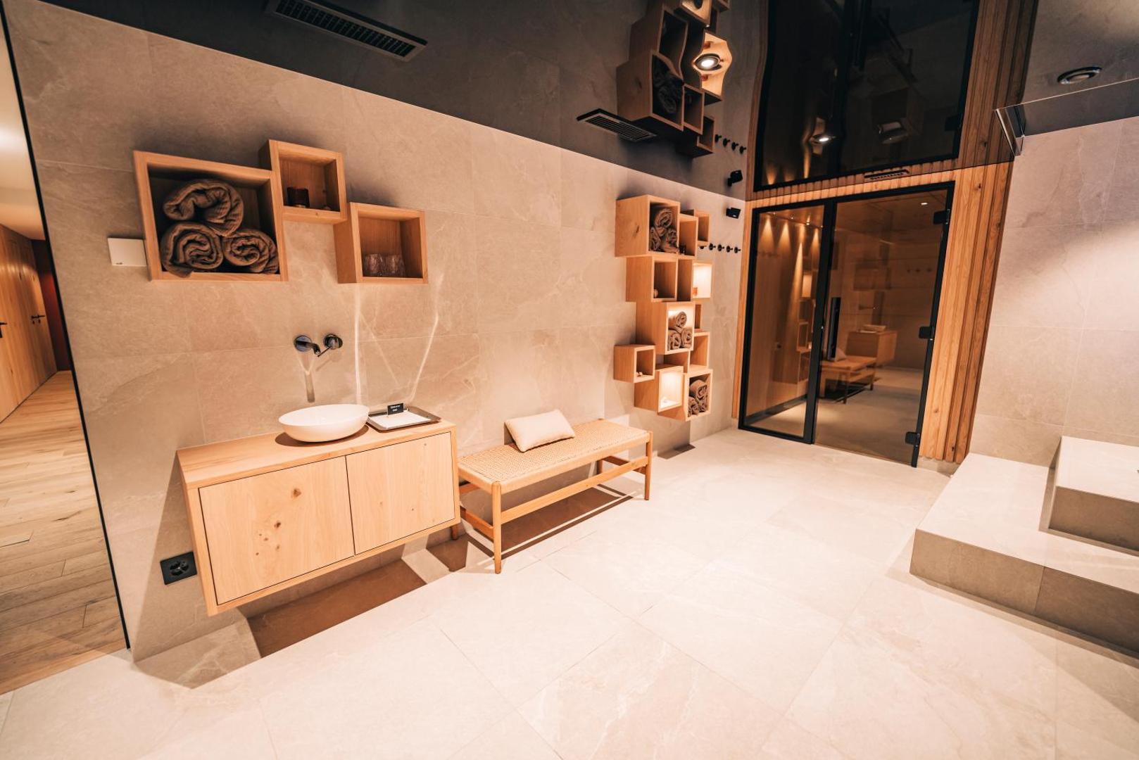 Swiss Alpine Hotel Allalin