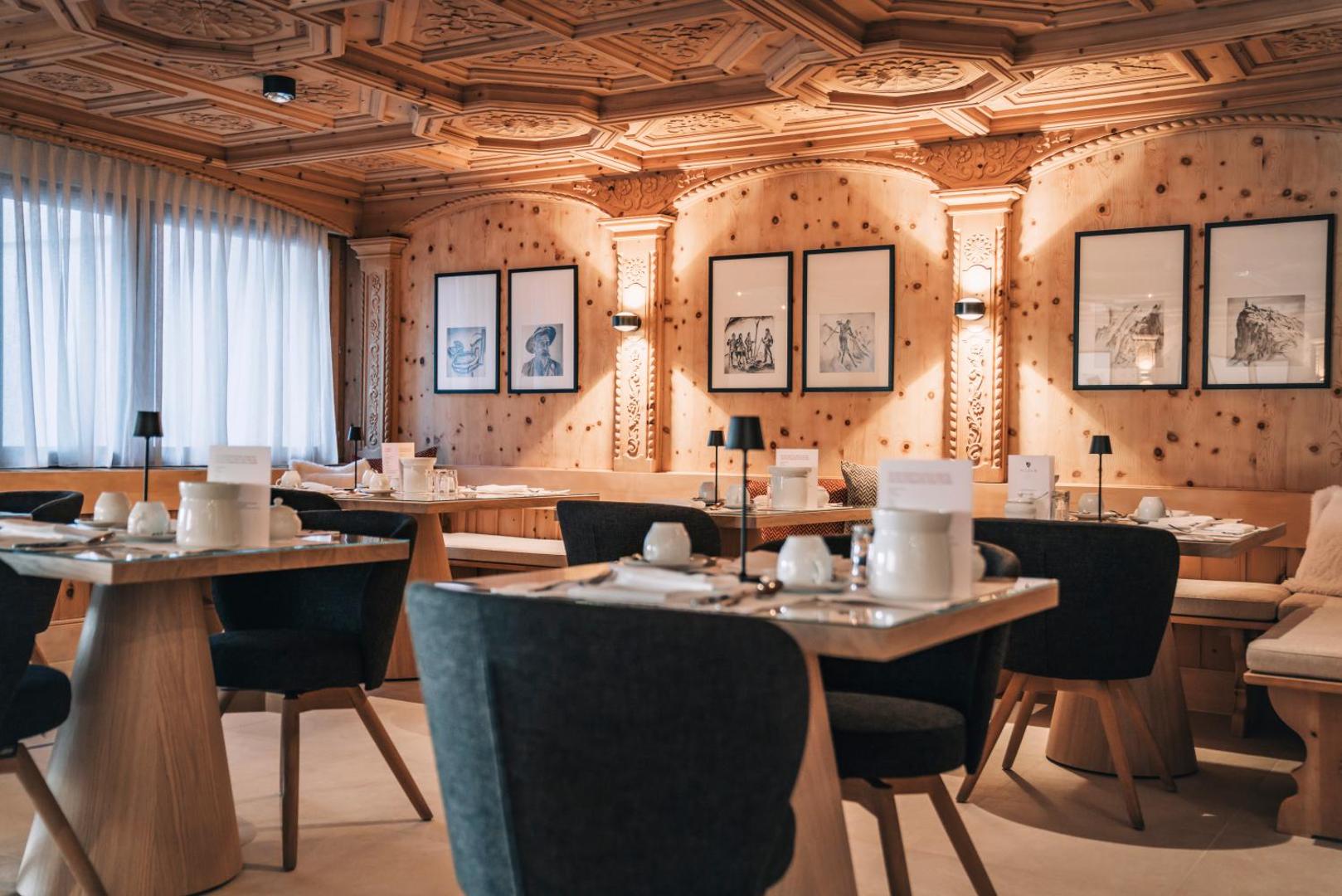 Swiss Alpine Hotel Allalin